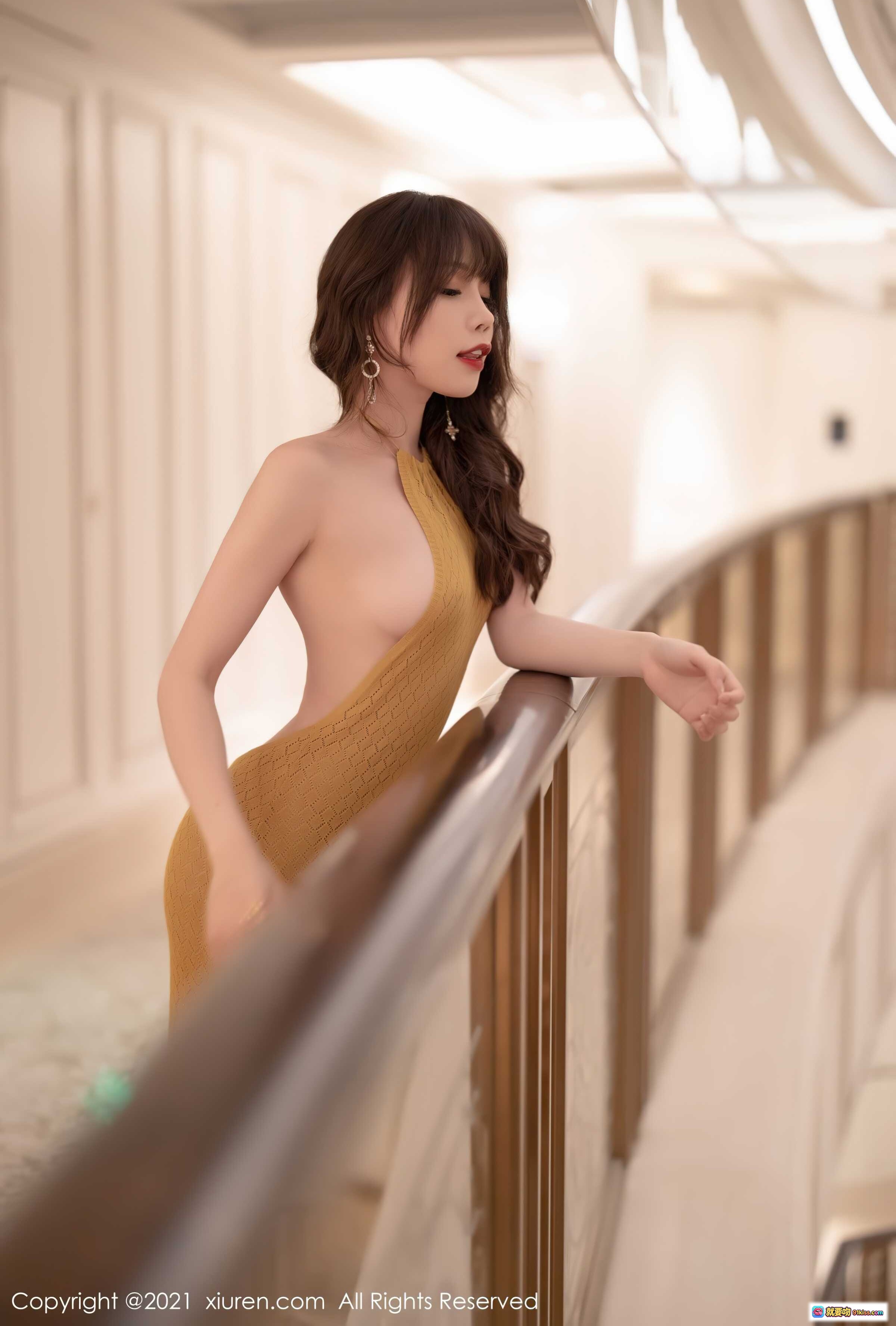 图片[8] - 芝芝Booty金色长裙高开叉性感写真｜XiuRen秀人网2021.09.17 No.3968优雅走廊美拍 - 就要吻