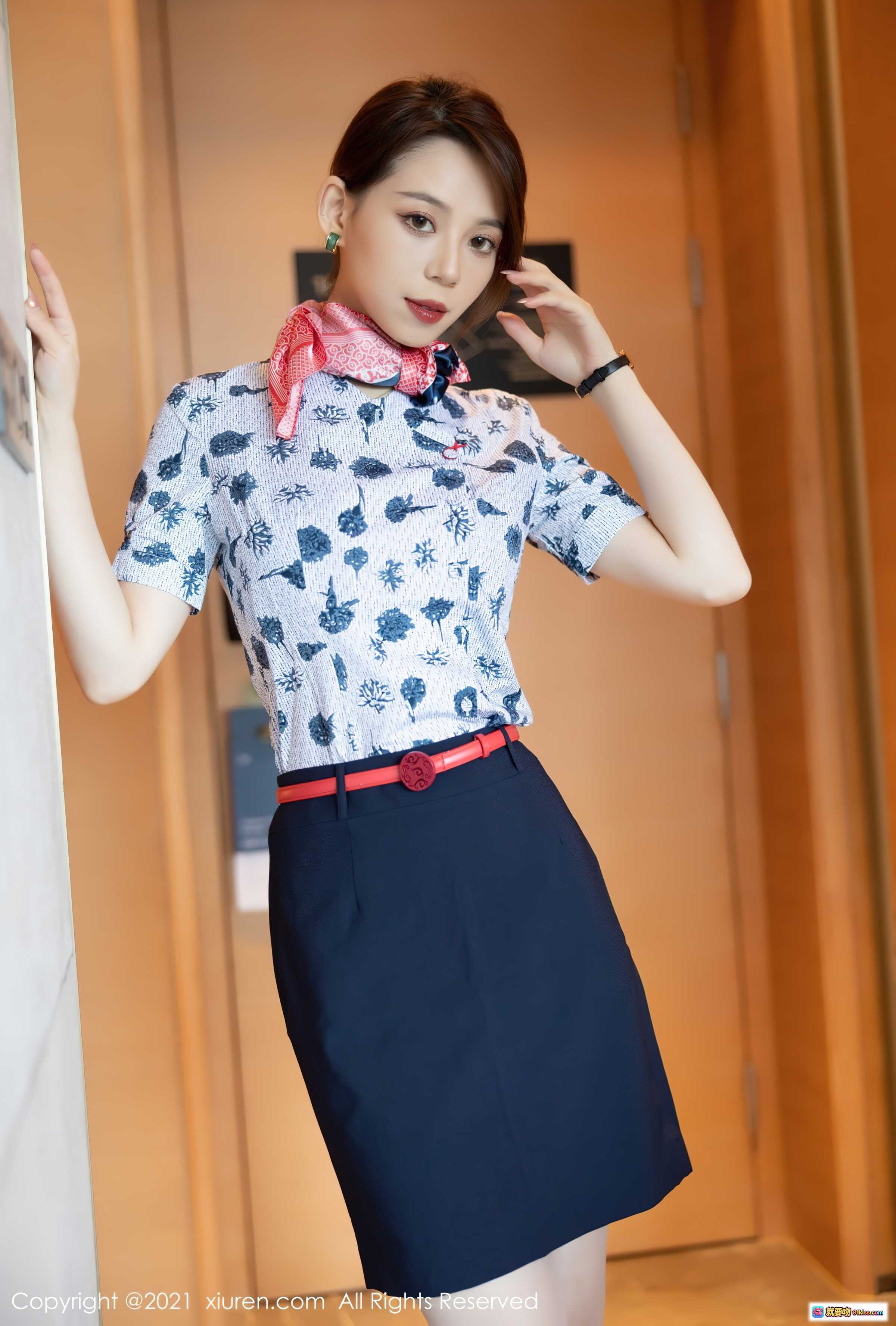 图片[3] - 言沫优雅职场风写真 | 蓝白印花衬衫+红色腰带+丝巾点缀 | 秀人网2021高清美图 - 就要吻