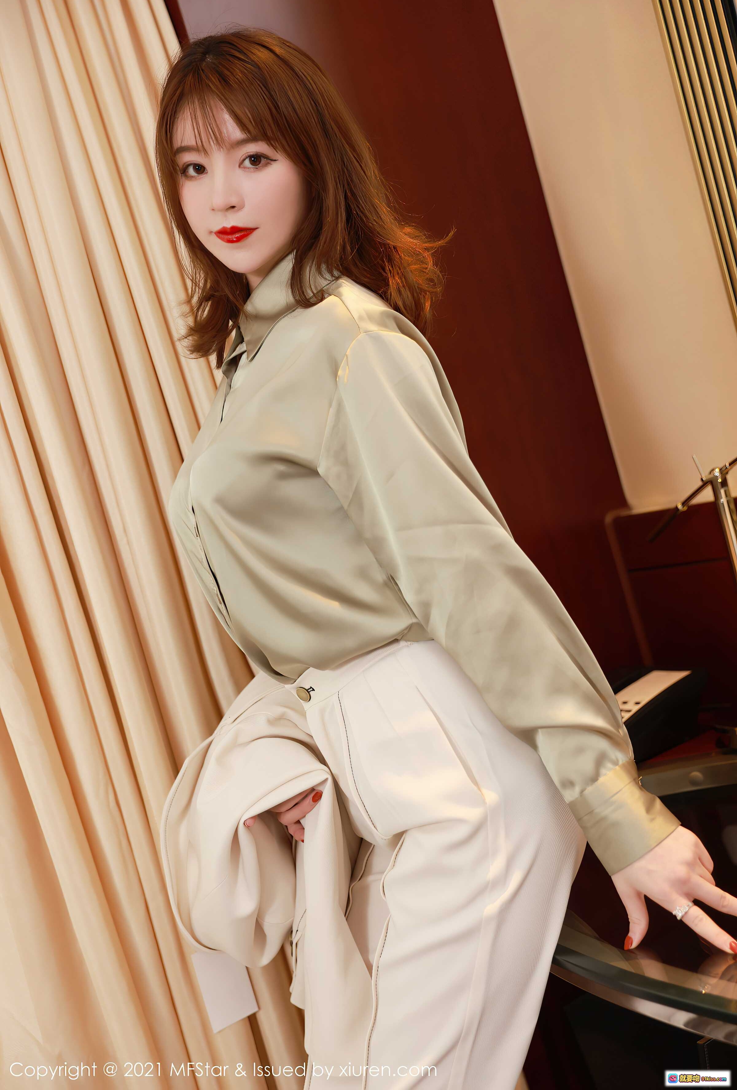 图片[1] - MFStar模范学院yoo优优2021.04.23 Vol.485 优雅衬衫白裤写真 45+1P高清美图 - 就要吻