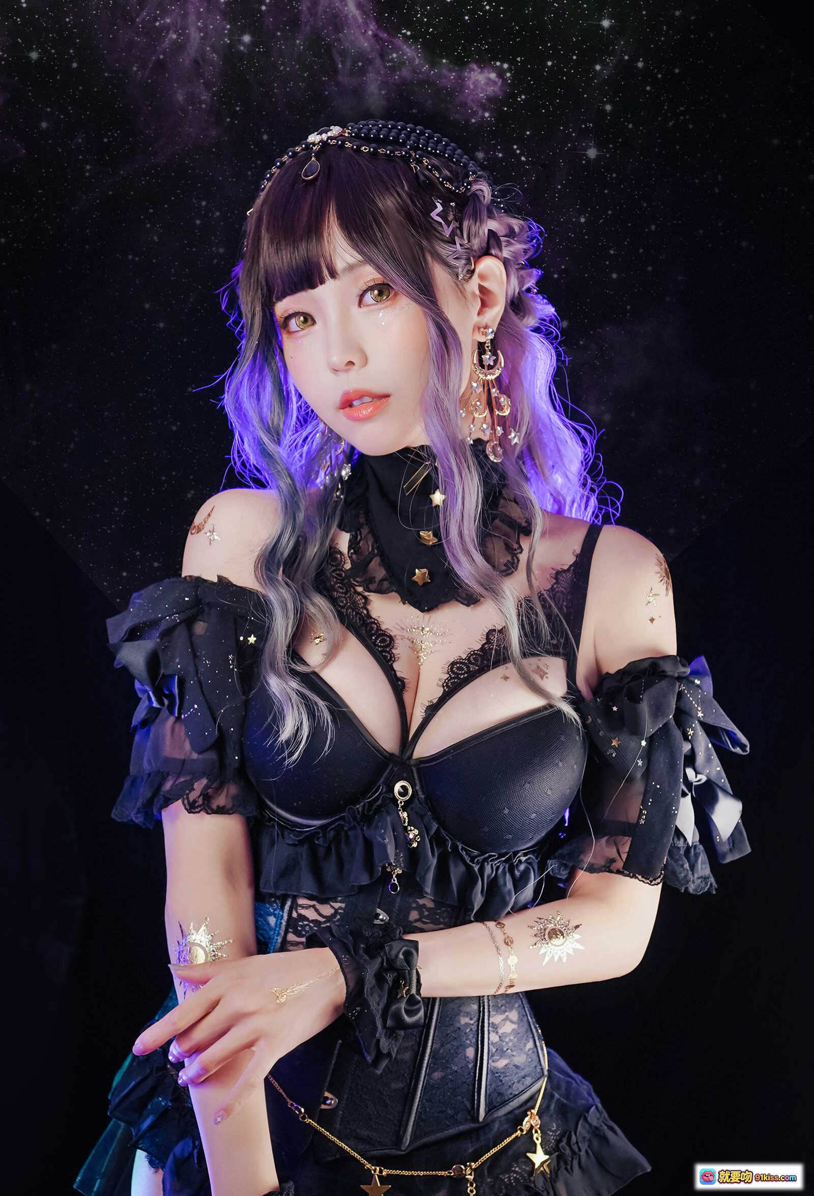 图片[3] - ElyEE子 NO.079 魔女與貓主題寫真｜黑蕾絲巫師帽造型｜哥特風性感內衣｜紫色光效背景｜74P高清圖集 - 就要吻