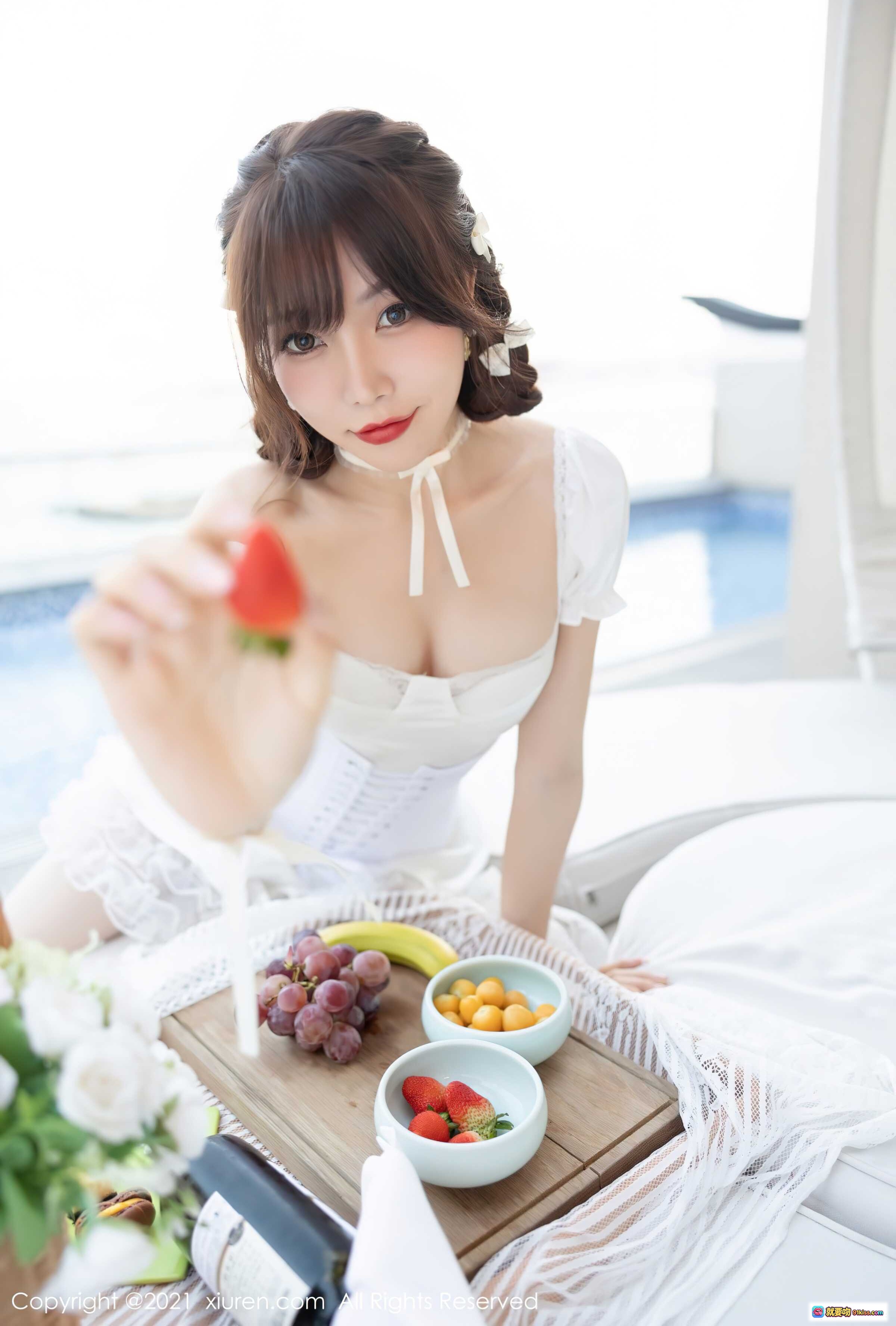 图片[5] - 芝芝Booty白色洛丽塔连衣裙海边泳池写真 甜美少女风蕾丝短裙高跟鞋花篮野餐场景 XiuRen秀人网No.3998 - 就要吻