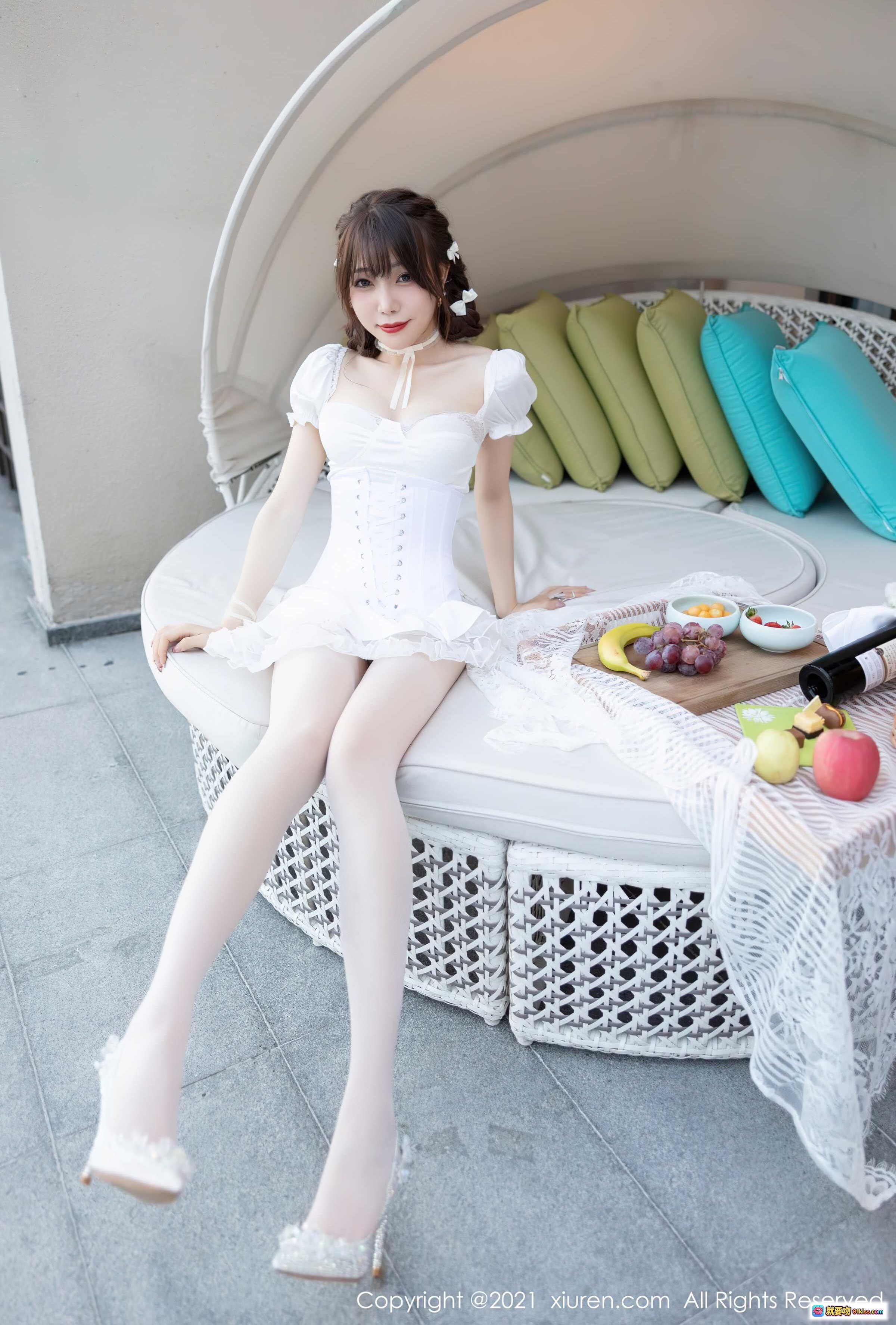 图片[7] - 芝芝Booty白色洛丽塔连衣裙海边泳池写真 甜美少女风蕾丝短裙高跟鞋花篮野餐场景 XiuRen秀人网No.3998 - 就要吻