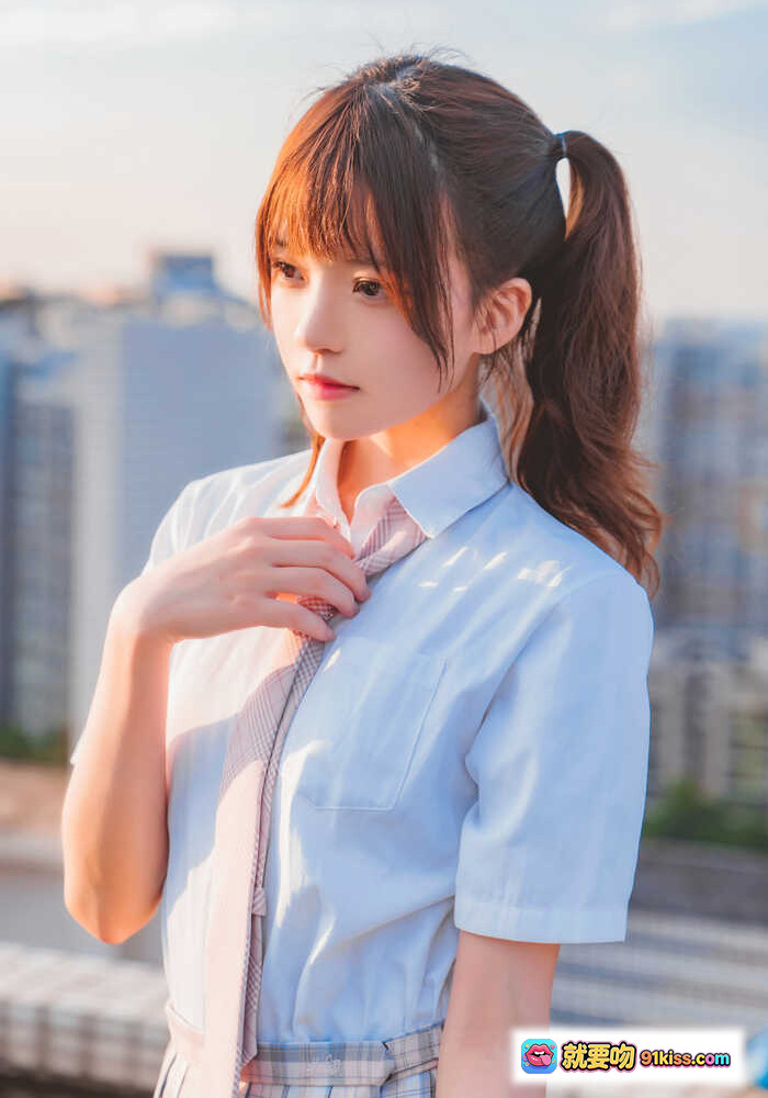 图片[9] - 桜桃喵107橘子汽水写真｜蓝天白云屋顶倒影少女JK制服清新风摄影图集 - 就要吻