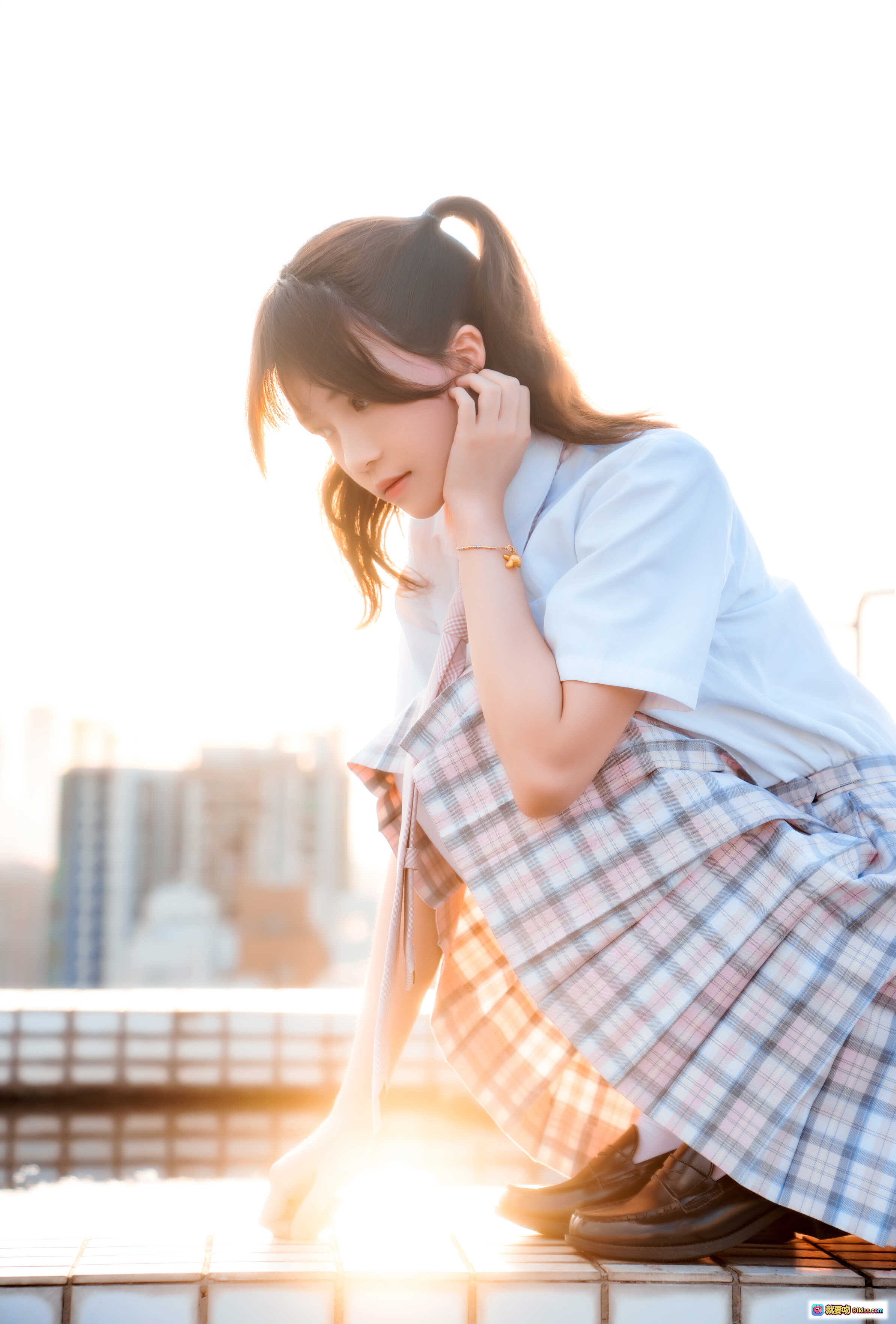 图片[7] - 桜桃喵107橘子汽水写真｜蓝天白云屋顶倒影少女JK制服清新风摄影图集 - 就要吻