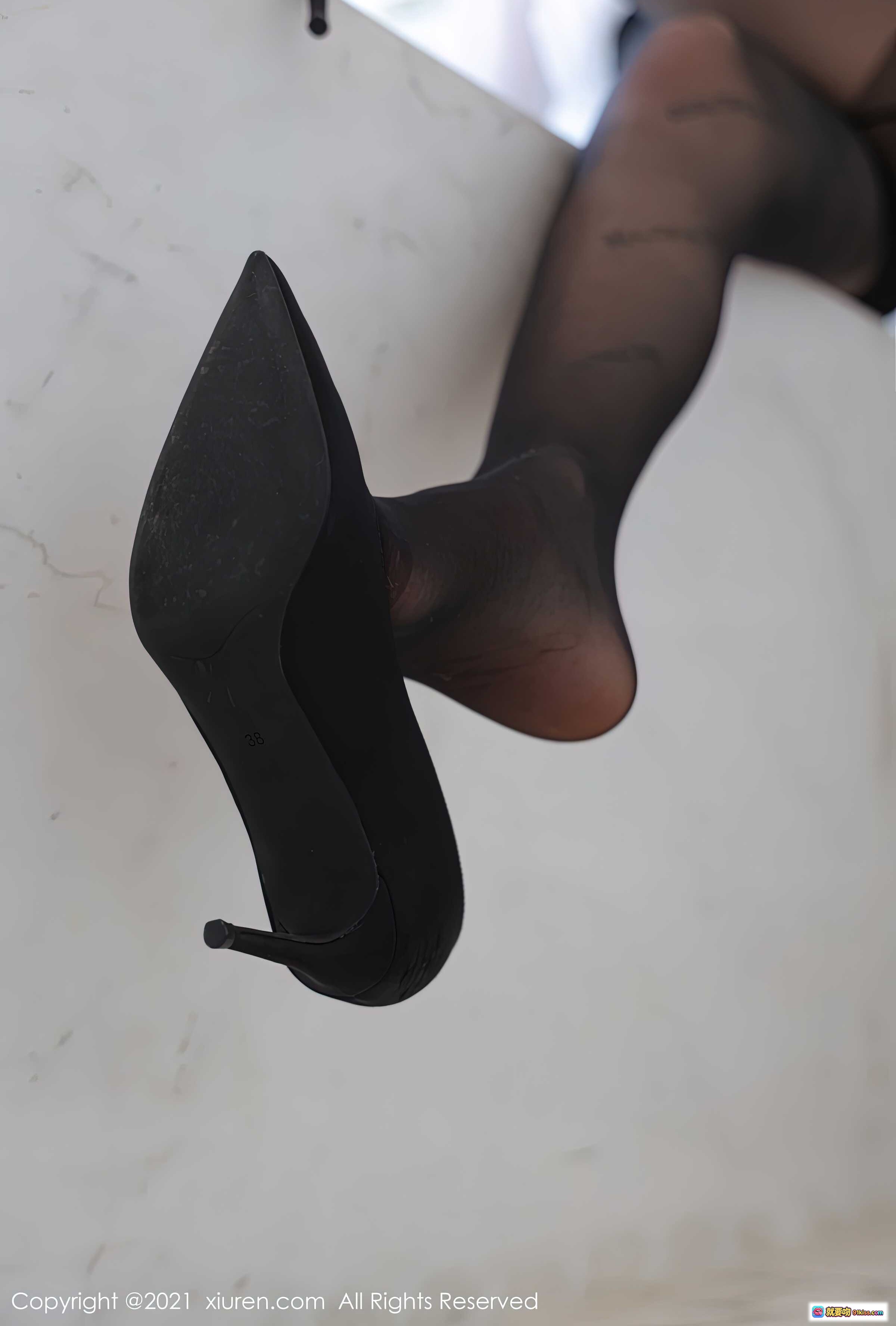 图片[5] - 月音瞳私房写真 | 白衬衫黑短裤丝袜美腿 | XiuRen秀人网No.3635 2021.07.07 高清摄影 - 就要吻