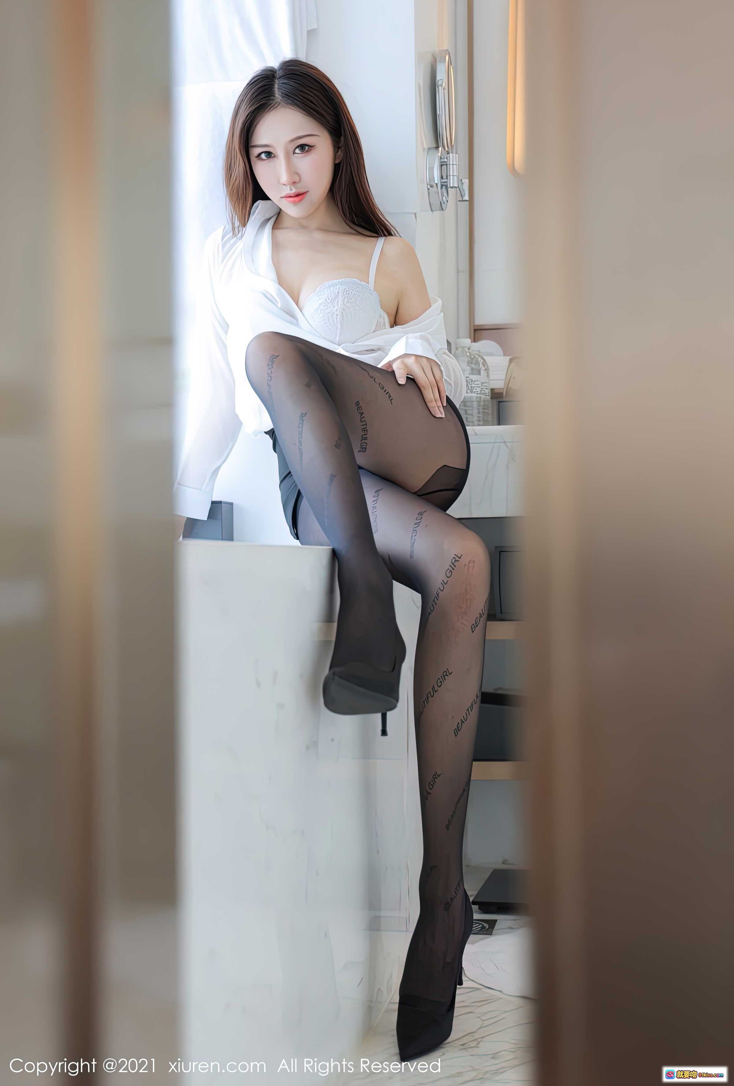 图片[4] - 月音瞳私房写真 | 白衬衫黑短裤丝袜美腿 | XiuRen秀人网No.3635 2021.07.07 高清摄影 - 就要吻