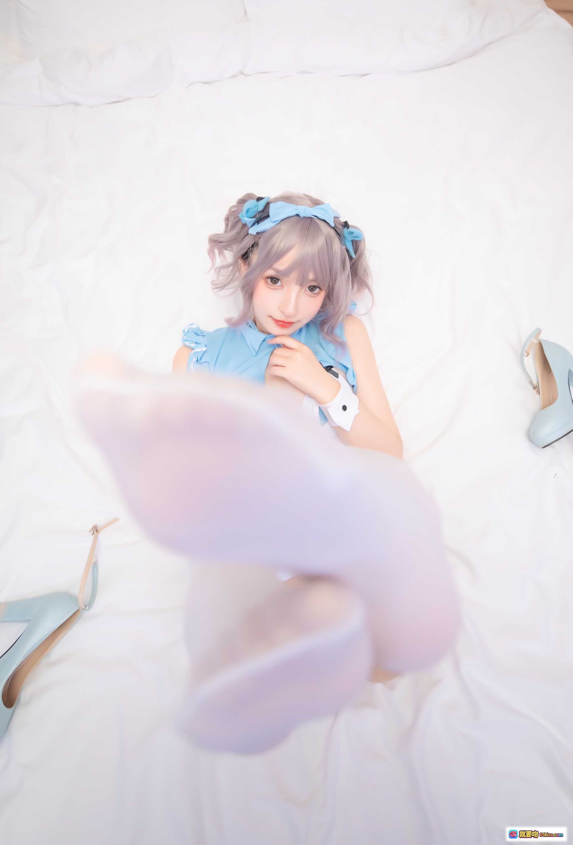 图片[10] - 神楽坂真冬蓝调女仆Cosplay写真 | 75P高清美图 | 浅紫双马尾+蓝色蕾丝女仆装 | 甜美性感风格 - 就要吻