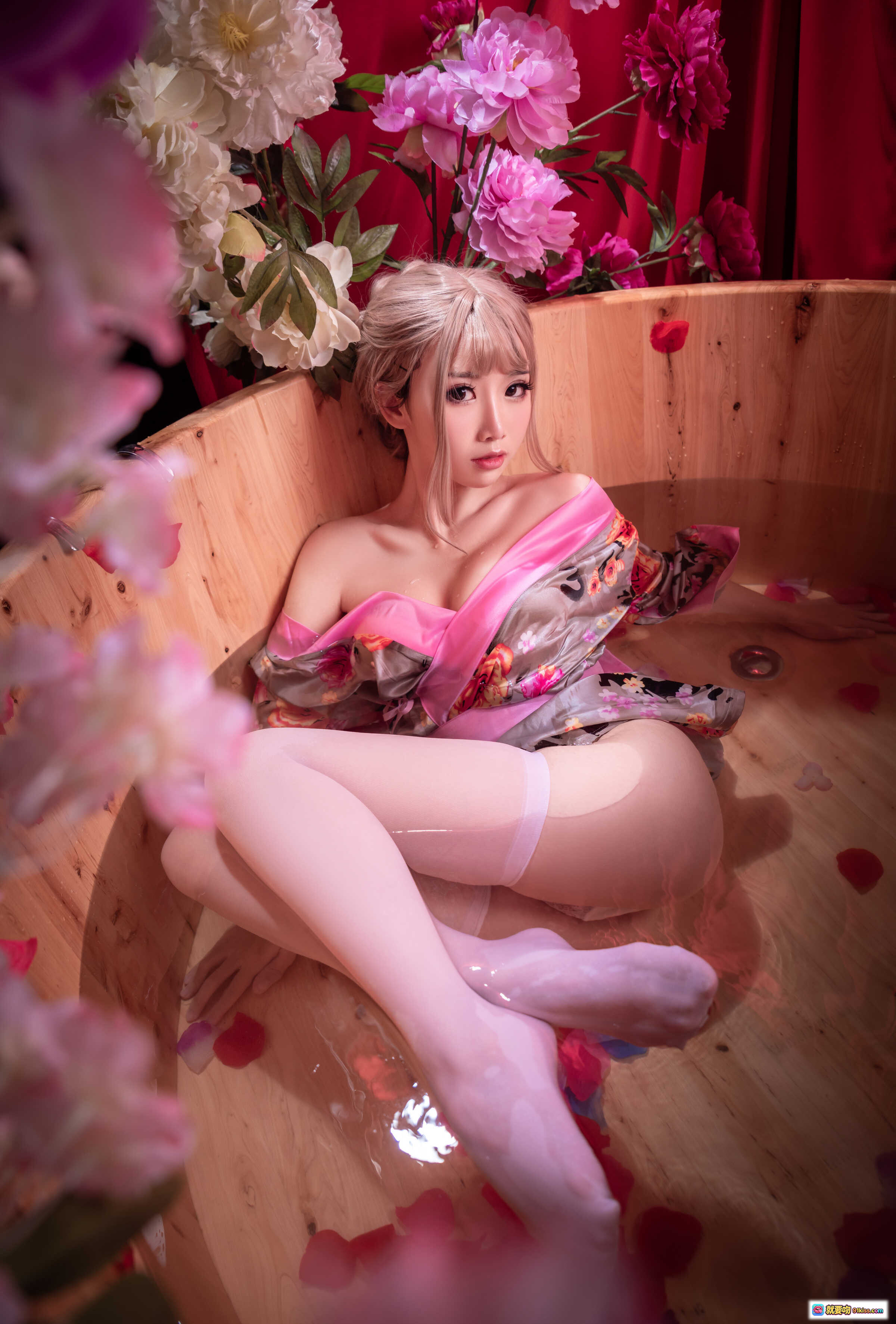 图片[4] - 面饼仙儿NO.111浴缸花香写真｜粉色和服花瓣点缀｜甜美妆容日系风格｜高清18P美图 - 就要吻