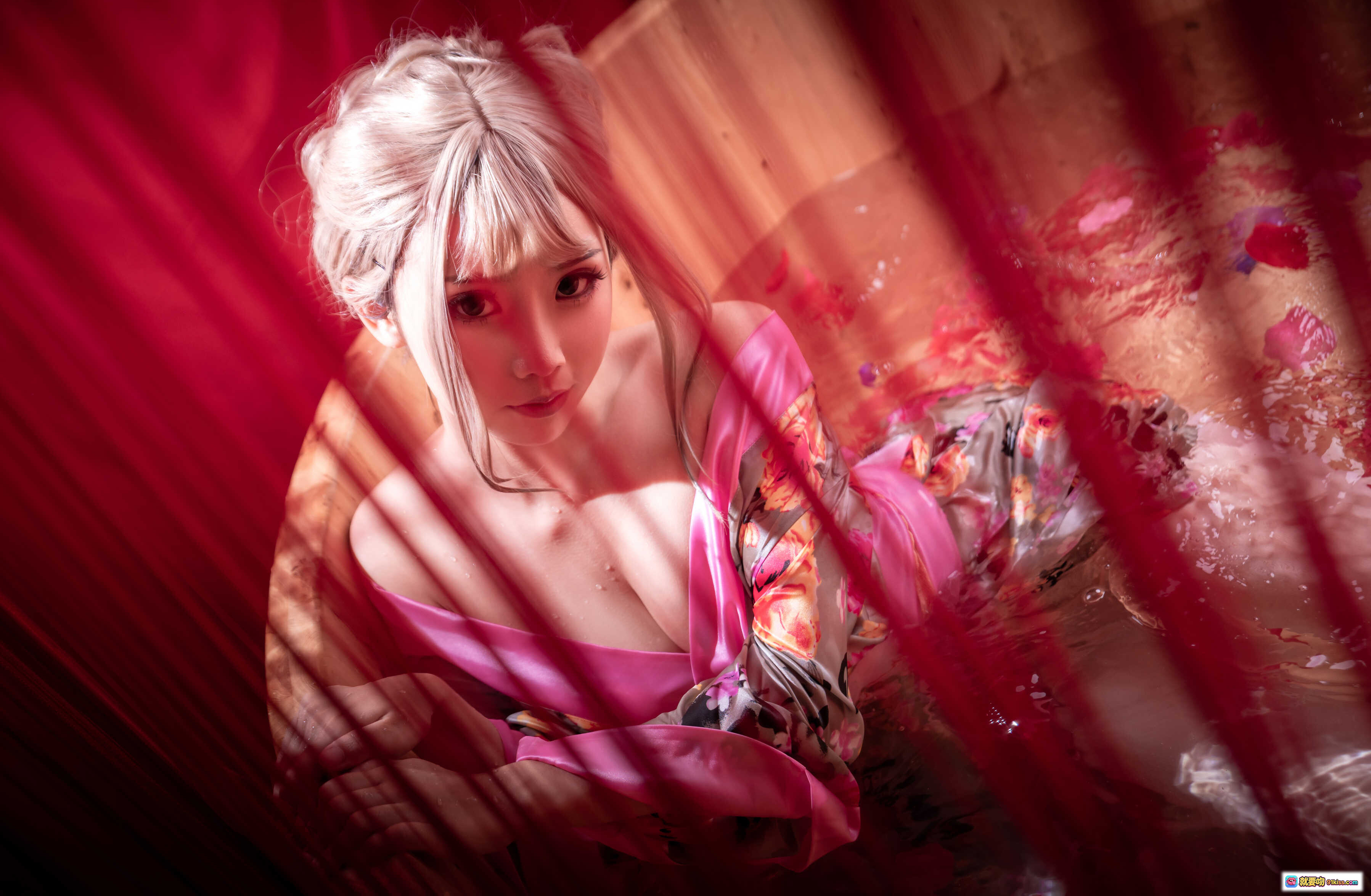 图片[3] - 面饼仙儿NO.111浴缸花香写真｜粉色和服花瓣点缀｜甜美妆容日系风格｜高清18P美图 - 就要吻