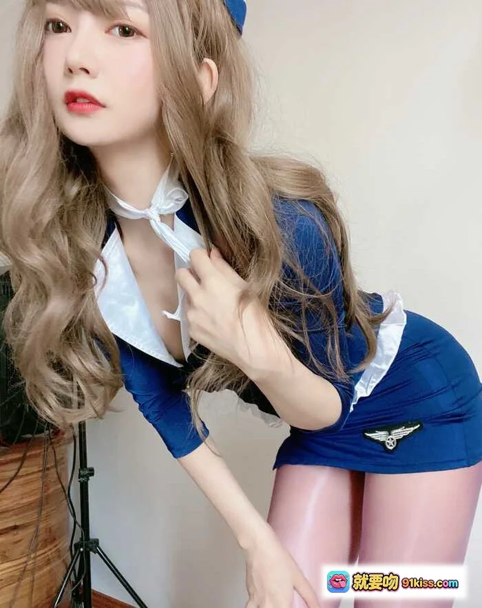 51酱 NO.007 蓝色空姐制服写真 35P高清美图 甜美长发+白色领结+短裙徽章 时尚性感造型 - 就要吻