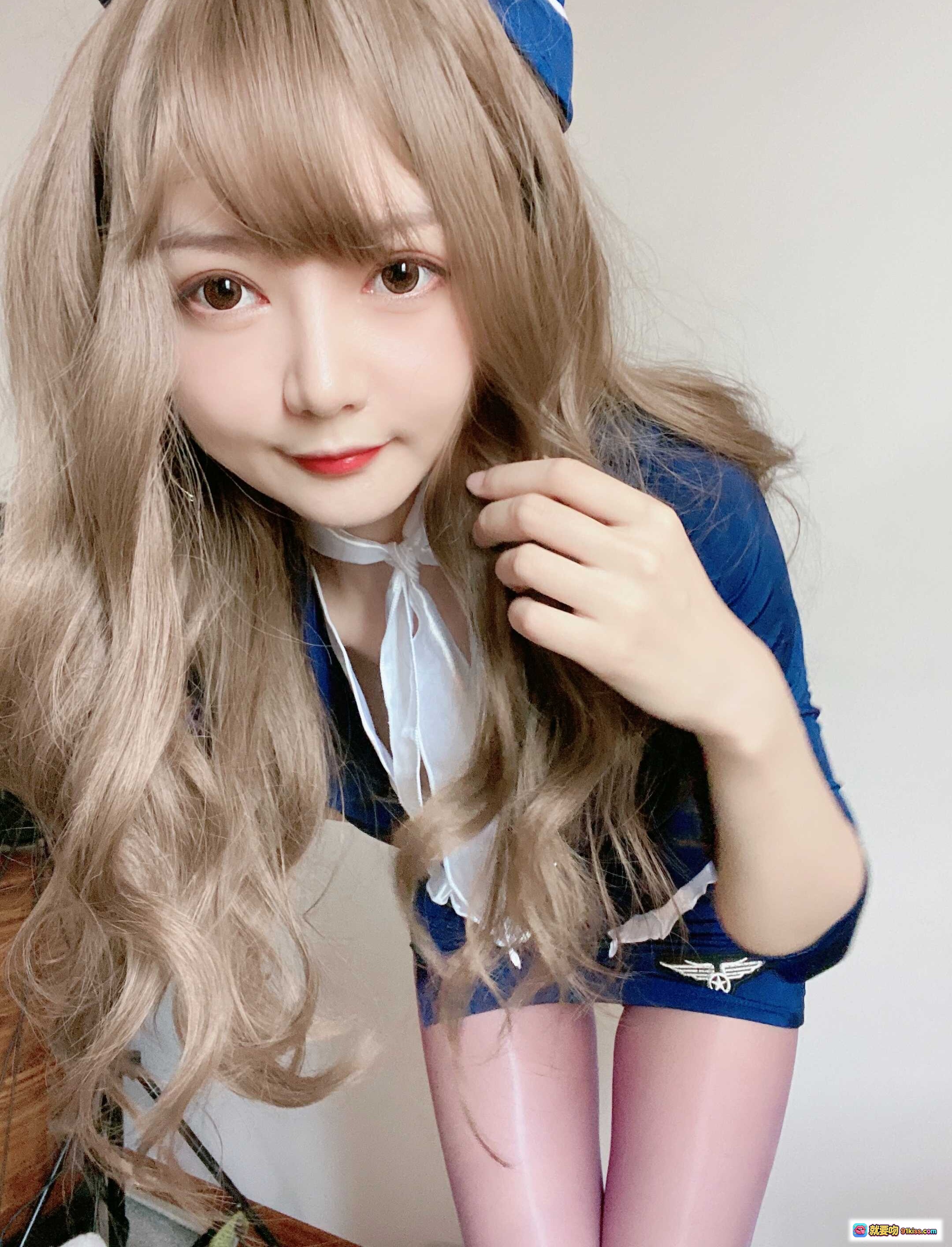 图片[4] - 51酱 NO.007 蓝色空姐制服写真 35P高清美图 甜美长发+白色领结+短裙徽章 时尚性感造型 - 就要吻