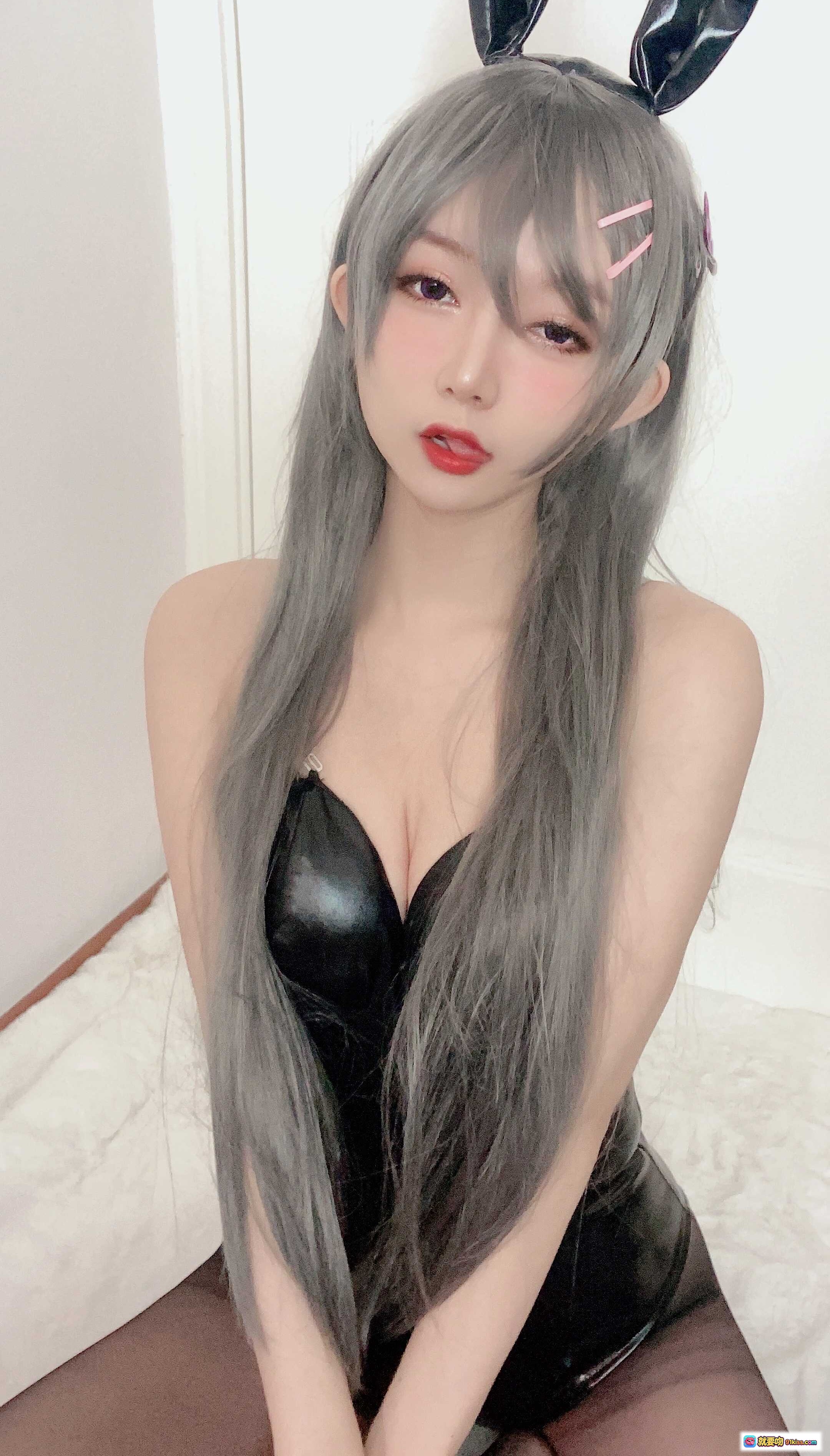 图片[3] - 51酱NO.004麻衣兔女郎写真-银灰长发粉夹+透明丝袜+白手套性感姿势40P高清图集 - 就要吻