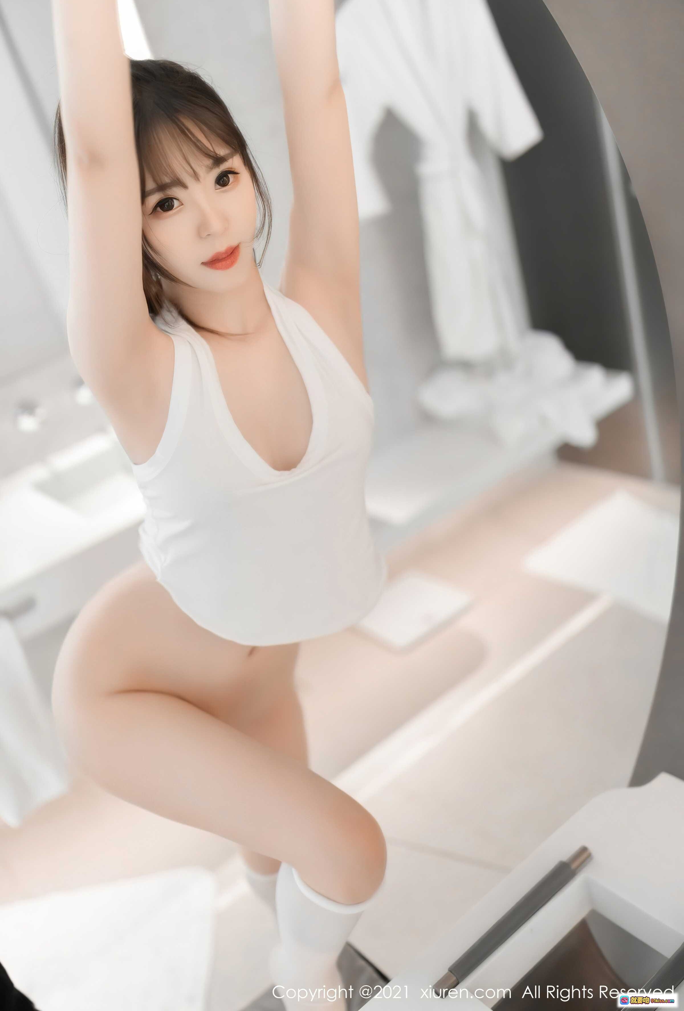 图片[9] - 小波多性感写真 | 红色短裤白衬衫 | 秀人网2021.10.08 No.4030 | 甜美高马尾 | 室内时尚私房照 - 就要吻