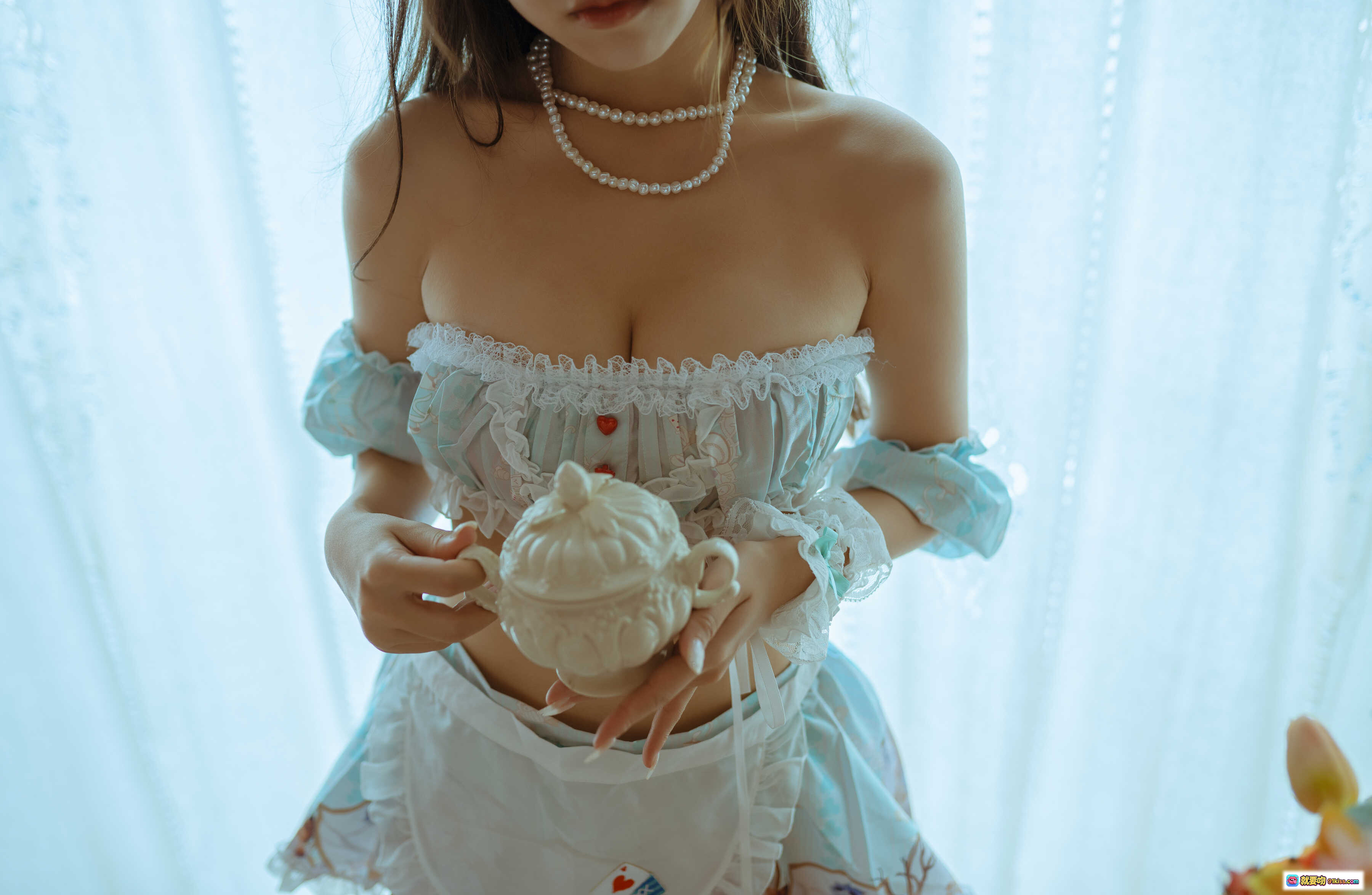 图片[9] - 不呆猫NO.025兔子女友写真｜蓝白洛丽塔兔耳造型+蕾丝吊带+珍珠配饰+透明薄纱+美腿袜+室内柔光氛围感 - 就要吻