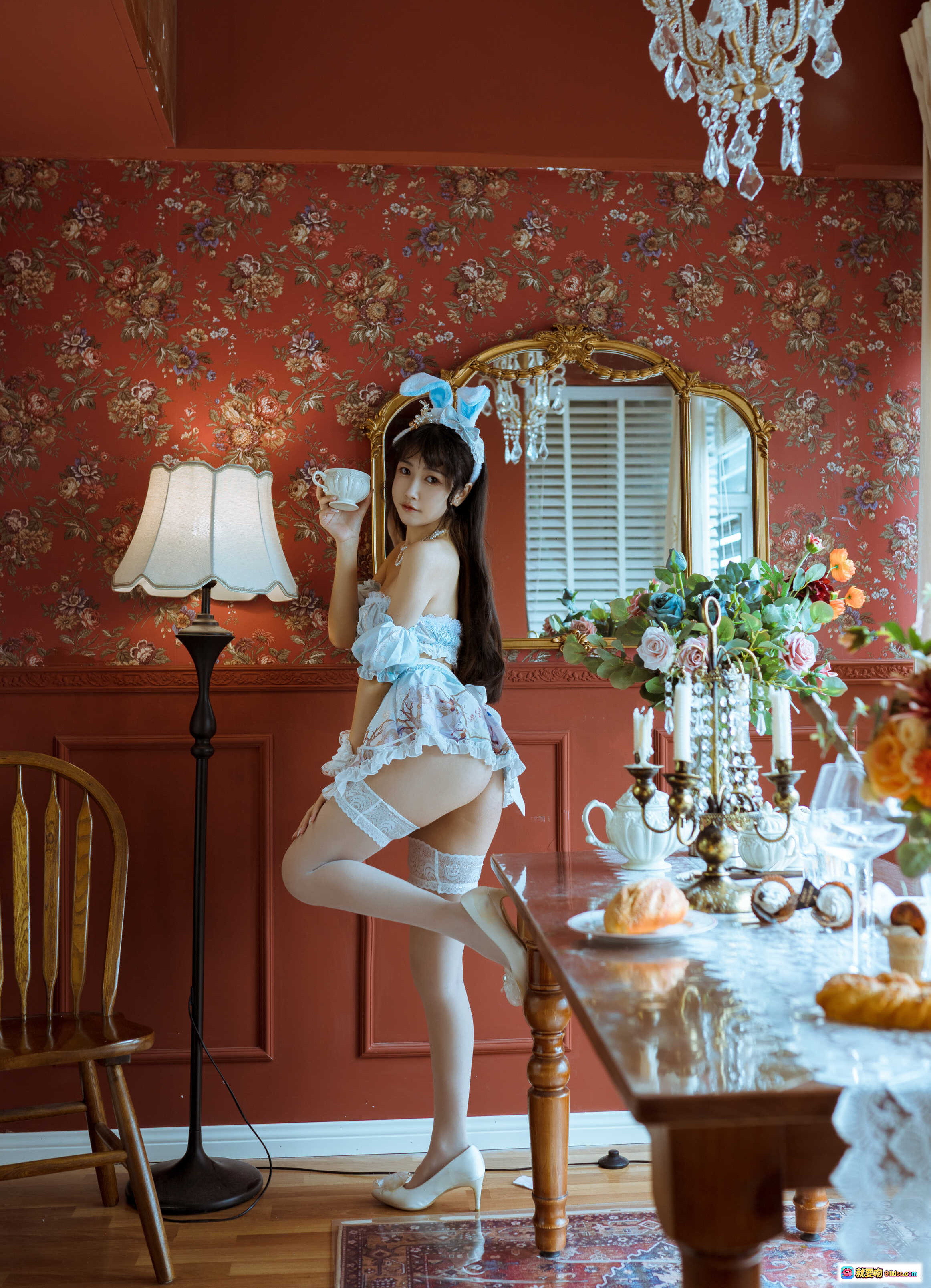 图片[6] - 不呆猫NO.025兔子女友写真｜蓝白洛丽塔兔耳造型+蕾丝吊带+珍珠配饰+透明薄纱+美腿袜+室内柔光氛围感 - 就要吻