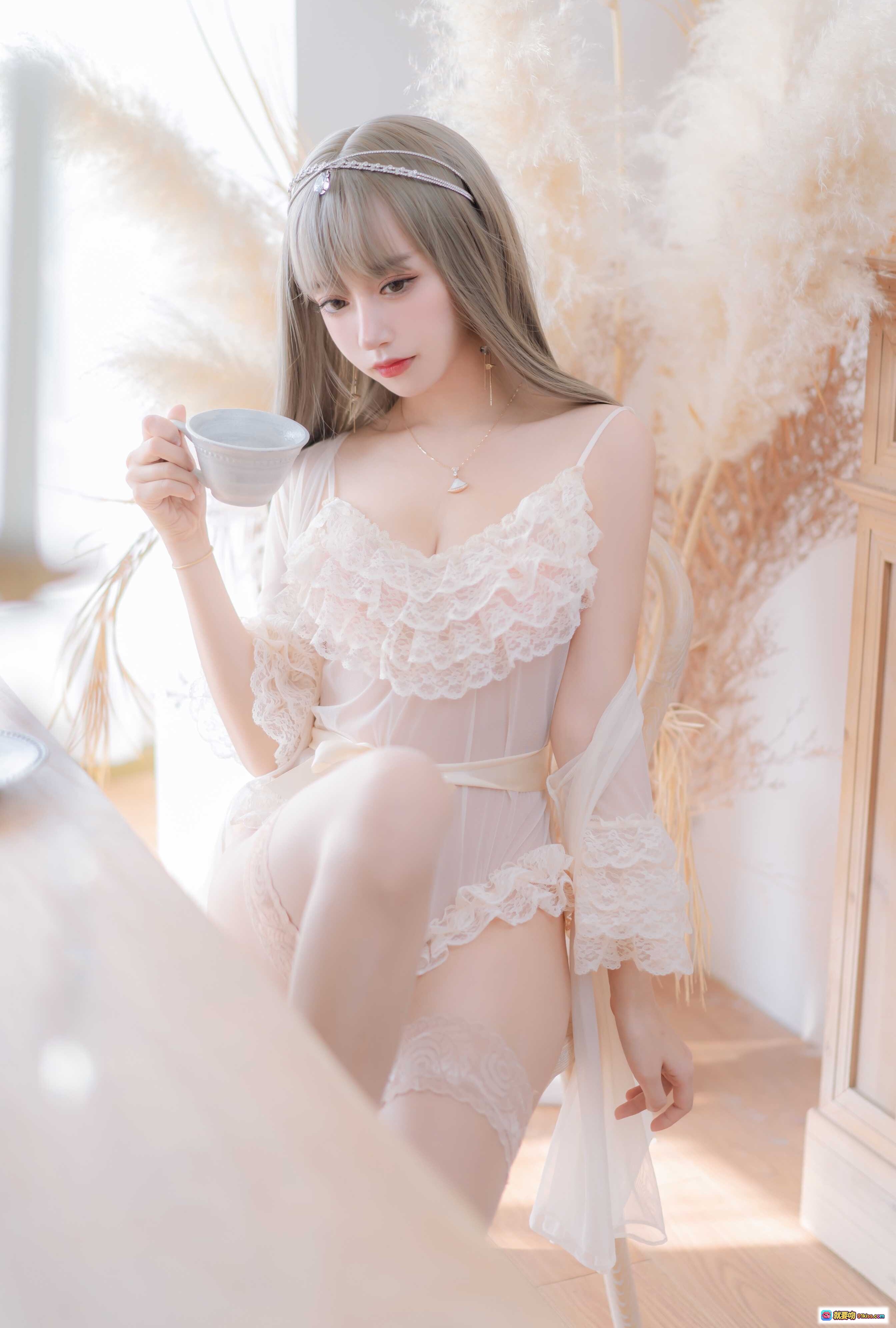 图片[4] - 凡尔赛公主风蕾丝内衣写真｜精致头饰+温柔妆容+梦幻纱裙+优雅姿态｜过期米线线喵129米线52P高清图集 - 就要吻