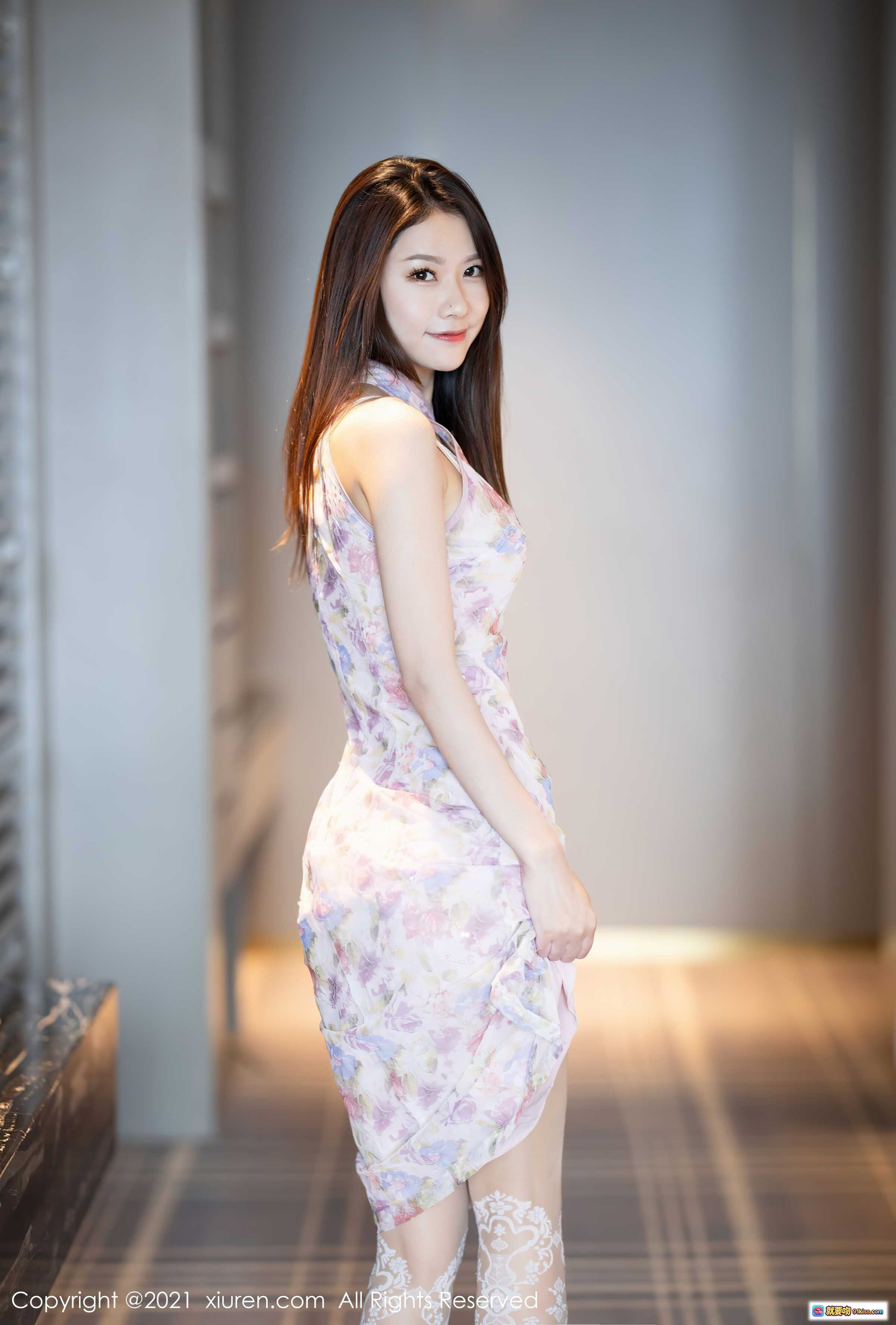 图片[5] - 方子萱身穿花卉旗袍搭配蕾丝长袜，优雅坐姿展现迷人曲线 — XIUREN秀人网2021.10.14 No.4067 - 就要吻