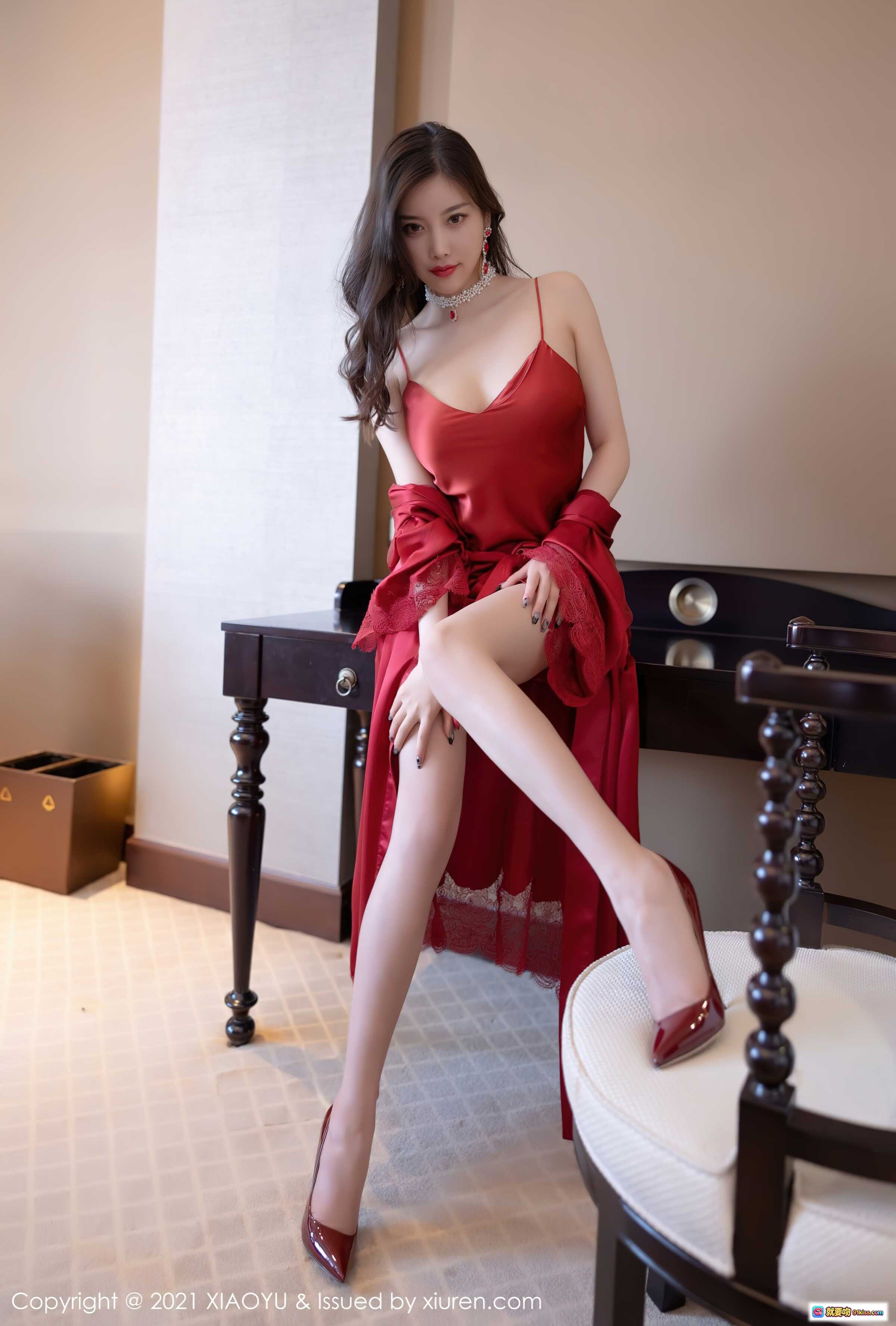 图片[2] - 杨晨晨Yome红色蕾丝睡袍写真 | 优雅性感居家风 | XIAOYU Vol.621高清图集 - 就要吻