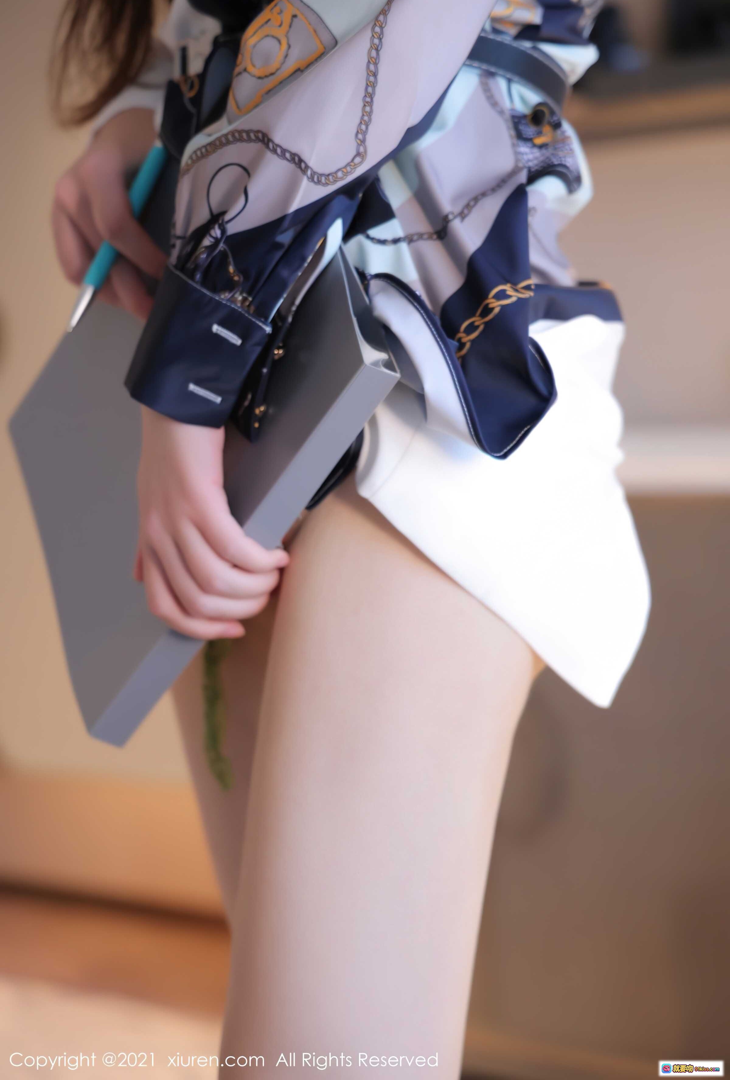 图片[6] - 白露小猪优雅写真 | XiuRen秀人网No.3975 | 长发白衣配印花外套 | 室内艺术氛围美拍 - 就要吻