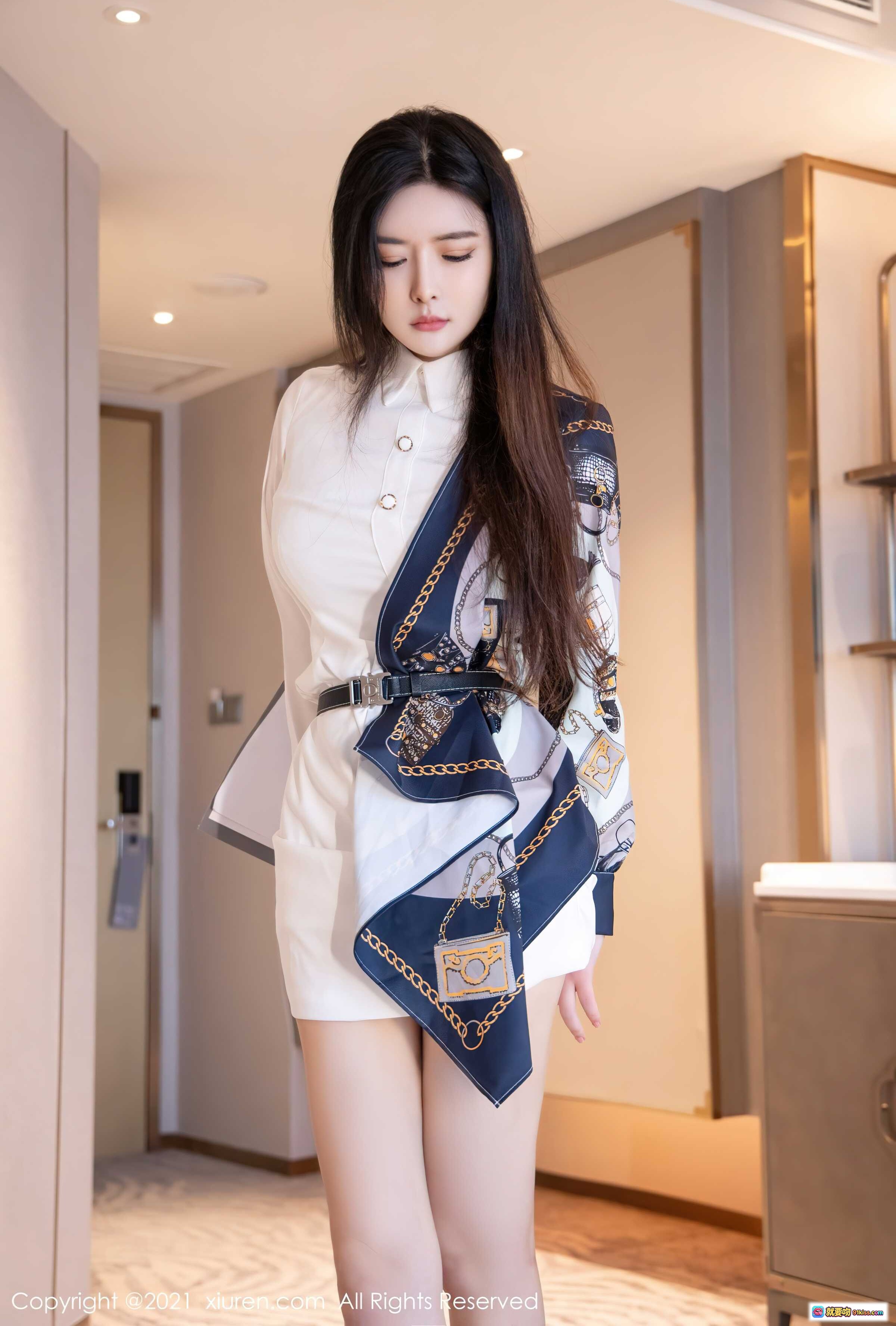 图片[10] - 白露小猪优雅写真 | XiuRen秀人网No.3975 | 长发白衣配印花外套 | 室内艺术氛围美拍 - 就要吻