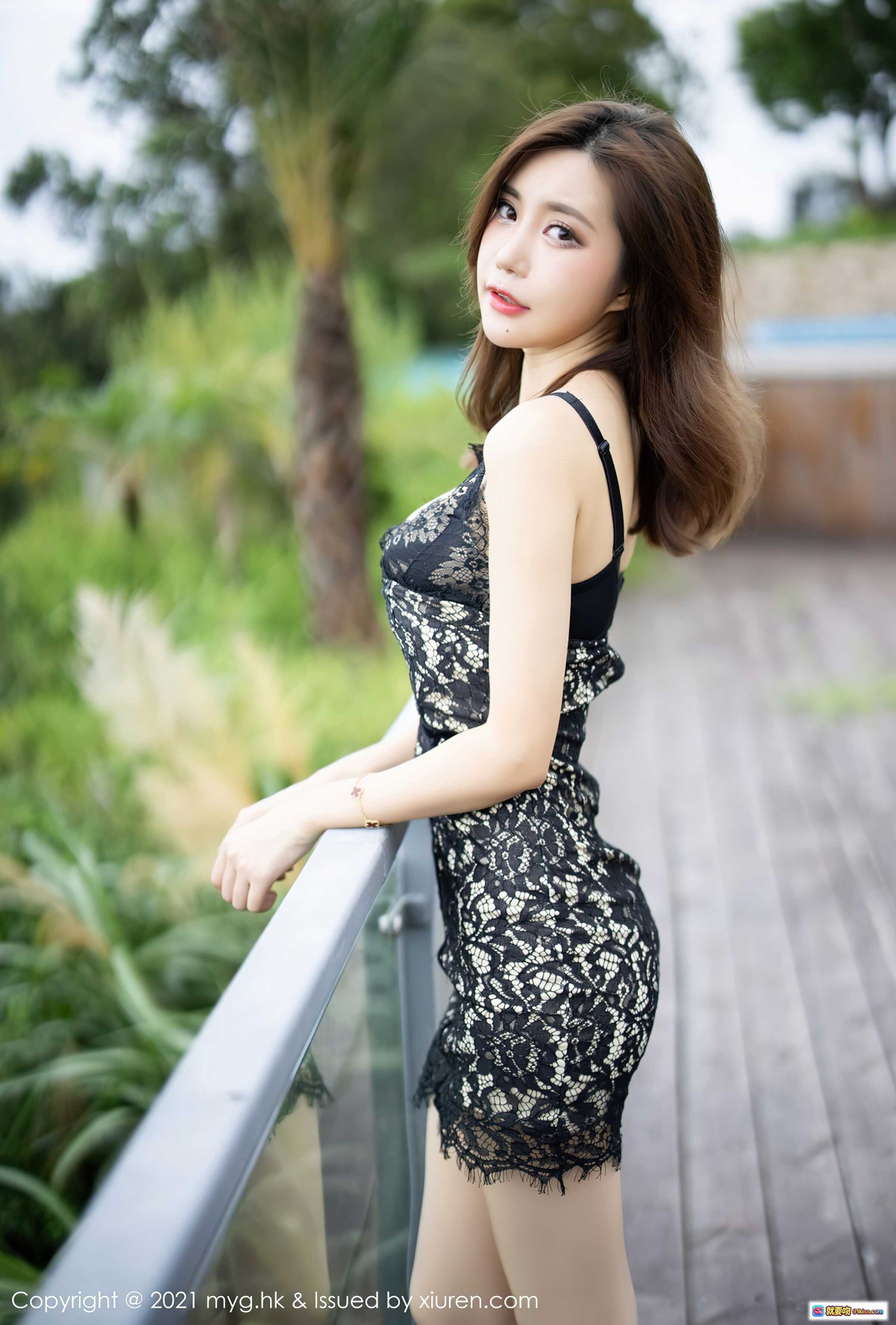 图片[4] - 绮里嘉ula泳池边黑蕾丝连衣裙写真 | MyGirl美媛馆2021.09.07 Vol.590优雅性感大片 - 就要吻