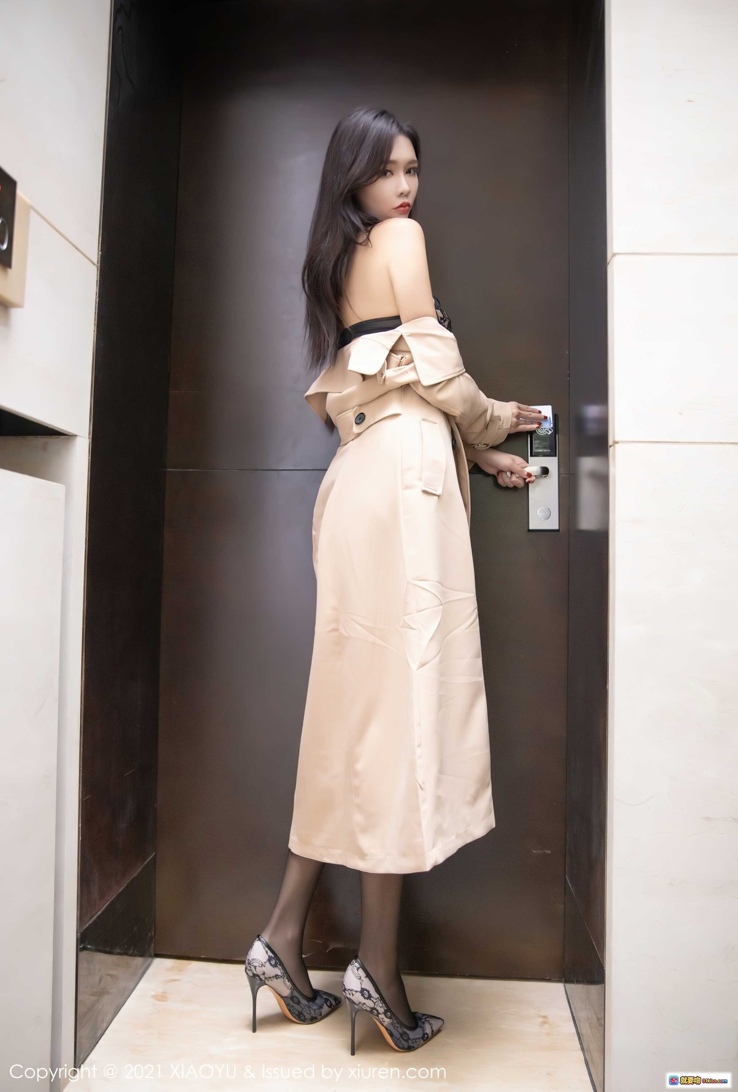 图片[3] - 娜比黑丝美腿性感写真 | XIAOYU Vol.596 2021.08.19 优雅风衣搭配蕾丝内衣 精致高跟鞋户外私房摄影 - 就要吻