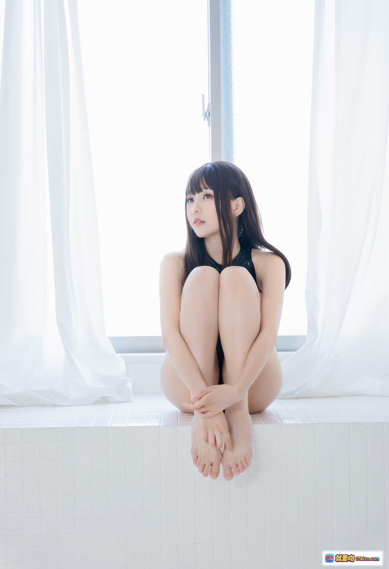 图片[9] - ElyEE子 NO.076 竞泳水手服写真 | 黑色紧身赛车泳衣 | 高开叉设计 | 窗边自然光拍摄 | 73P高清图集 - 就要吻