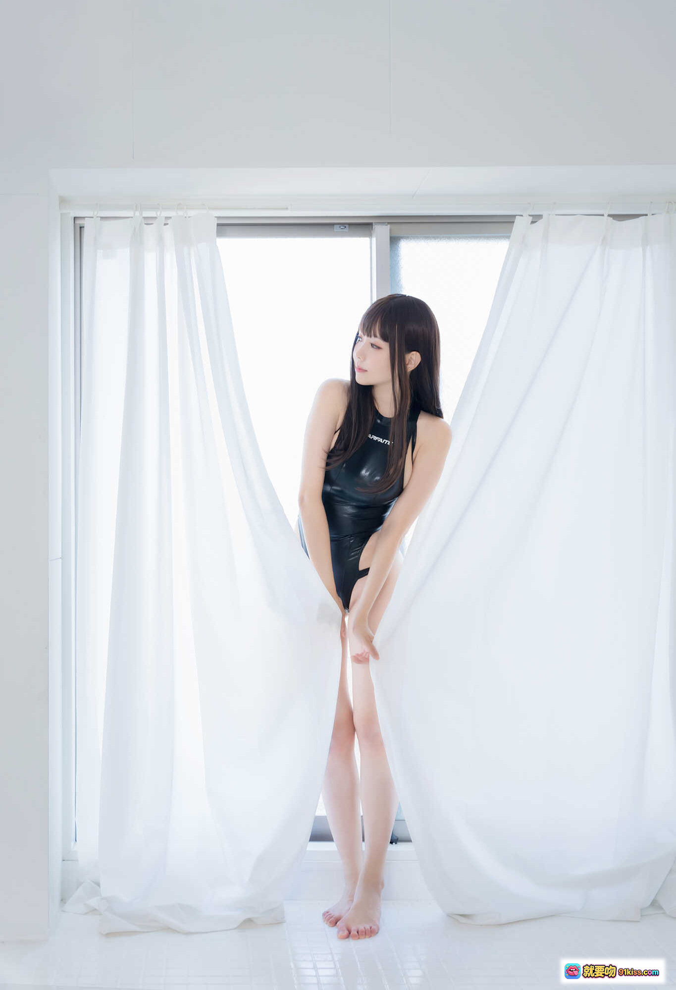 图片[8] - ElyEE子 NO.076 竞泳水手服写真 | 黑色紧身赛车泳衣 | 高开叉设计 | 窗边自然光拍摄 | 73P高清图集 - 就要吻