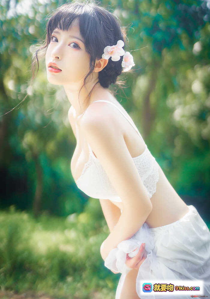 图片[1] - 清水由乃NO.027蕾丝花园写真 – 白色蕾丝内衣+花饰发髻+自然光森林背景+清新甜美风 - 就要吻