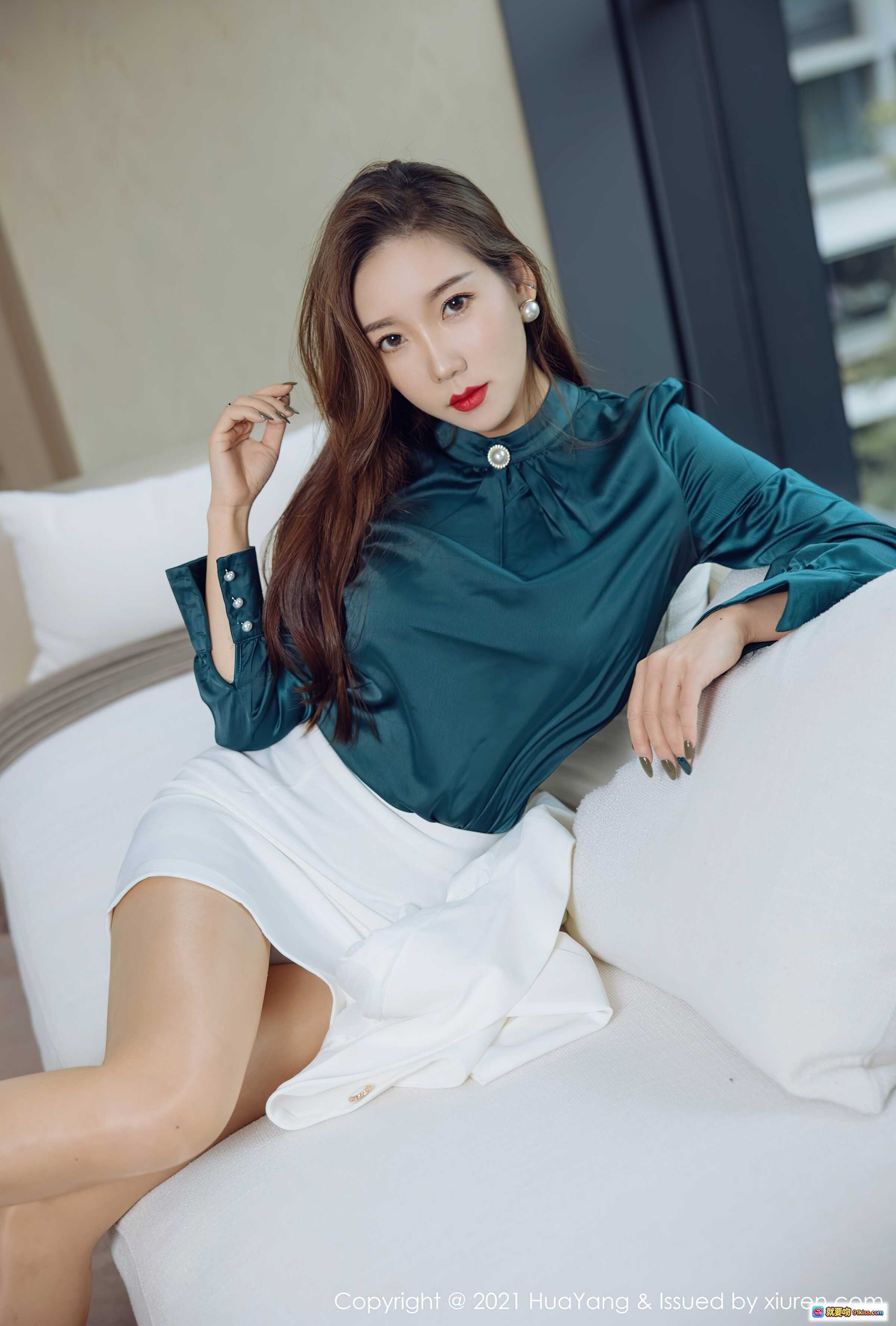 图片[6] - 艾静香白色西装套装优雅坐姿写真 | HuaYang 2021 Vol.456 高清美腿职场风摄影 - 就要吻