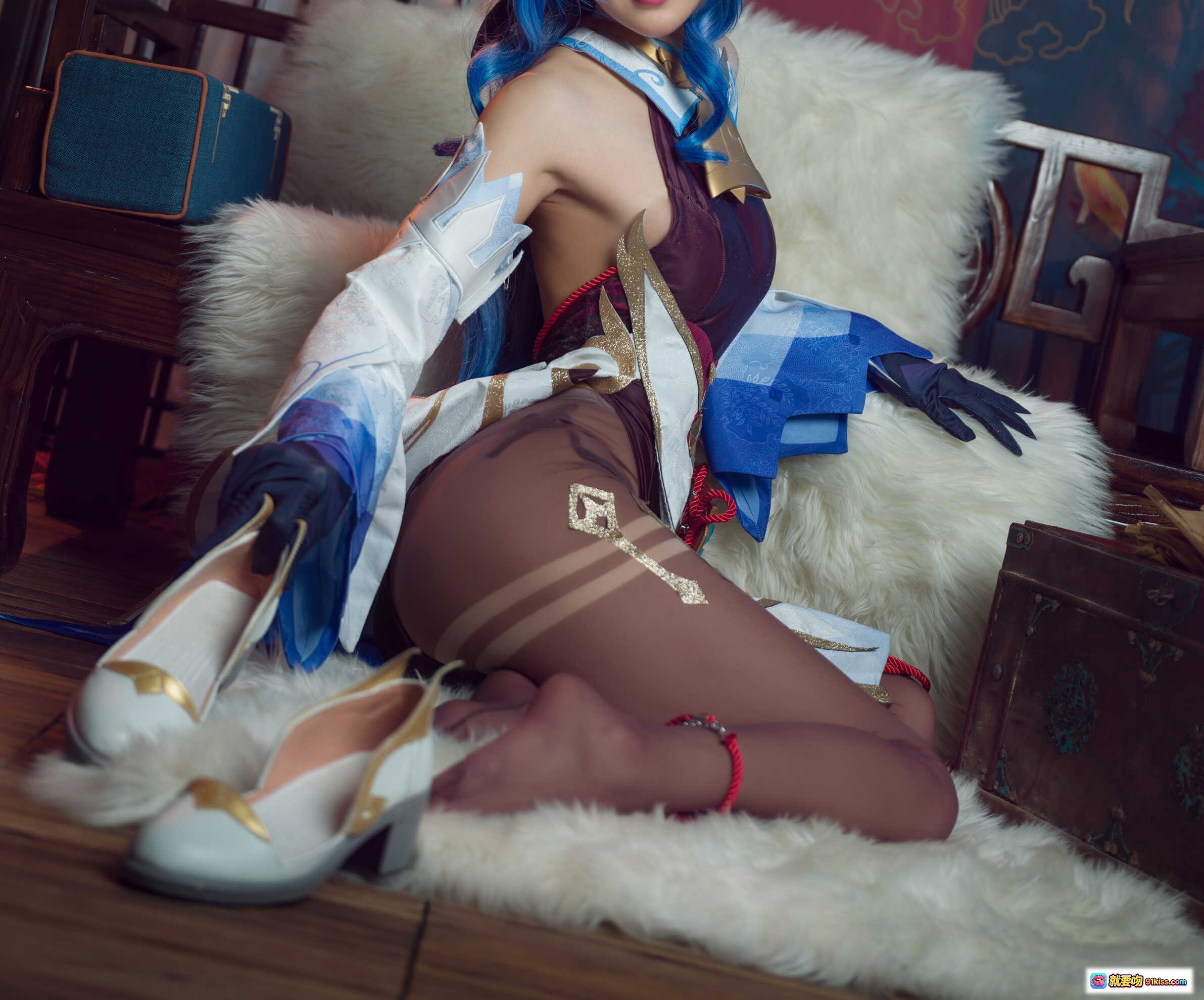 图片[8] - 阿包兔娘COS原神甘雨11月舰长限定造型蓝发双马尾古风坐姿30P高清图集 - 就要吻