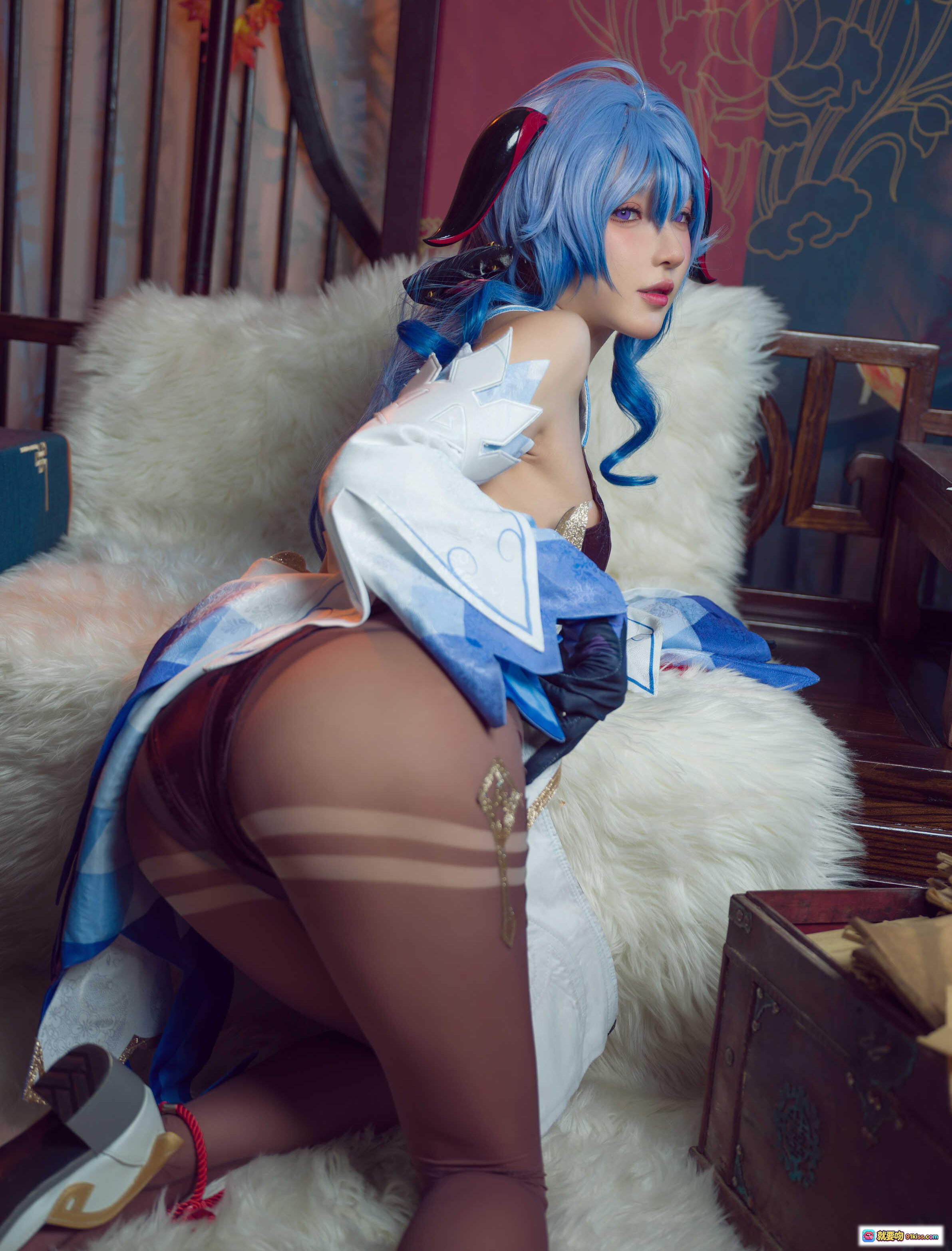 图片[7] - 阿包兔娘COS原神甘雨11月舰长限定造型蓝发双马尾古风坐姿30P高清图集 - 就要吻