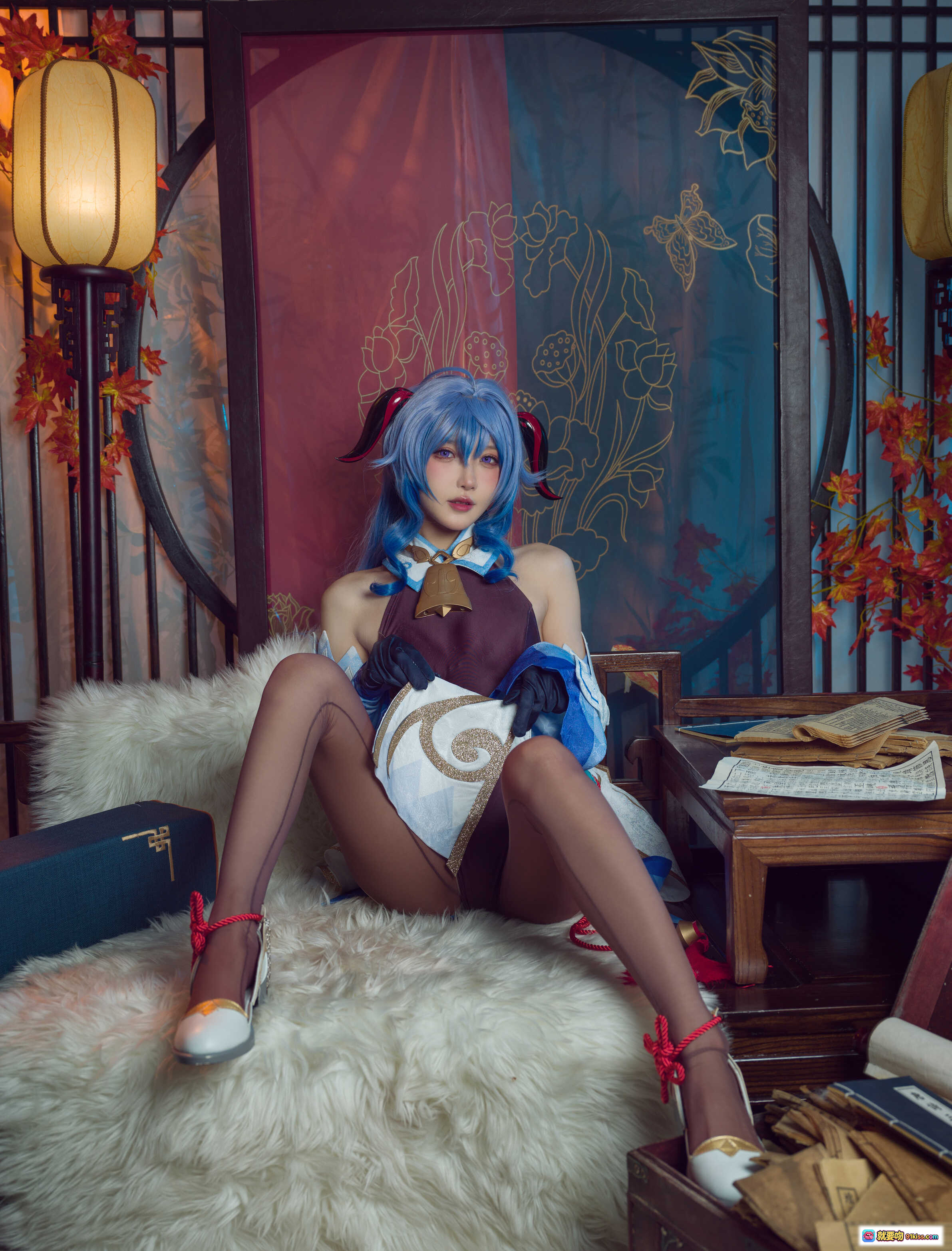 图片[4] - 阿包兔娘COS原神甘雨11月舰长限定造型蓝发双马尾古风坐姿30P高清图集 - 就要吻