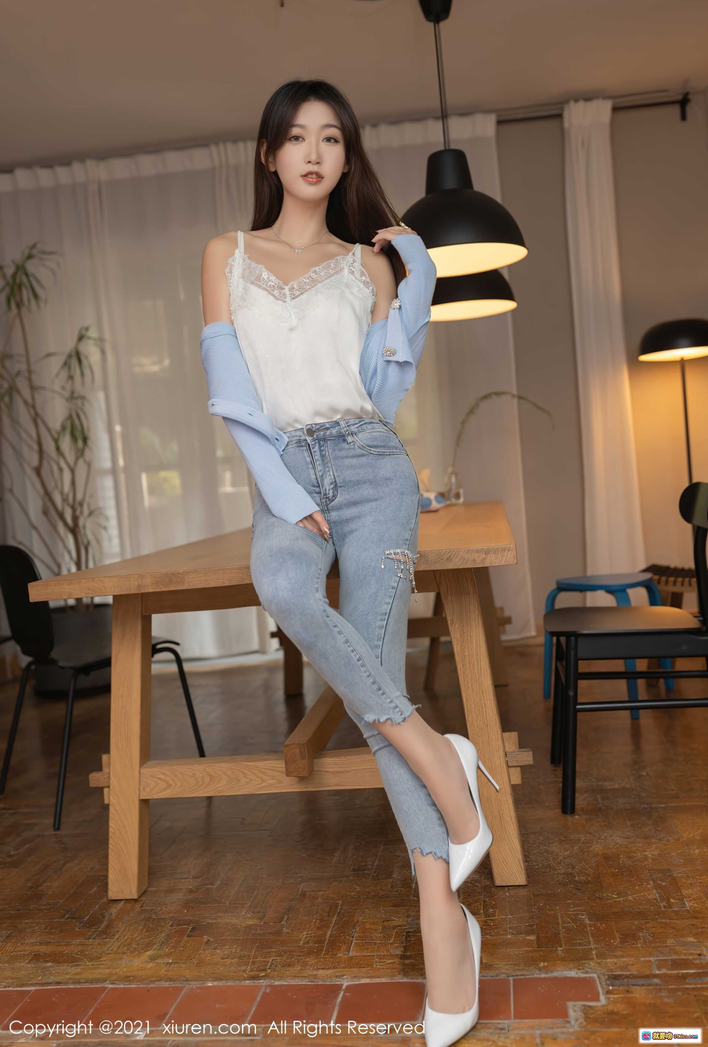图片[4] - 唐安琪清新居家风写真 | 浅蓝针织开衫搭配蕾丝吊带牛仔裤 | XiuRen秀人网2021.09.23 No.3985 - 就要吻