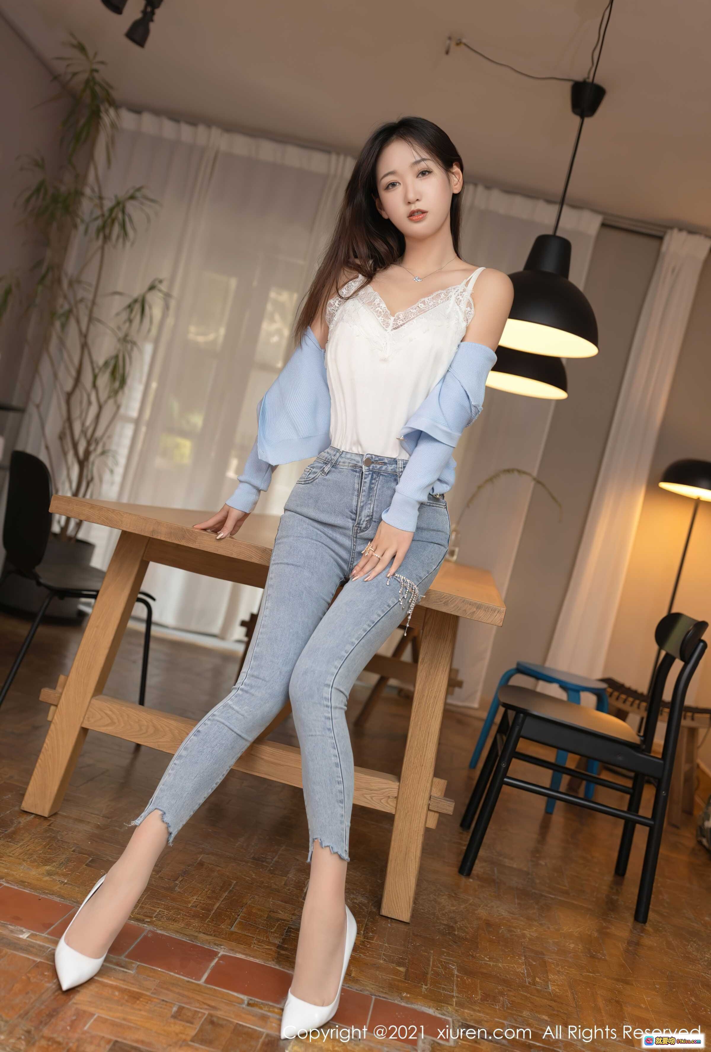 图片[3] - 唐安琪清新居家风写真 | 浅蓝针织开衫搭配蕾丝吊带牛仔裤 | XiuRen秀人网2021.09.23 No.3985 - 就要吻