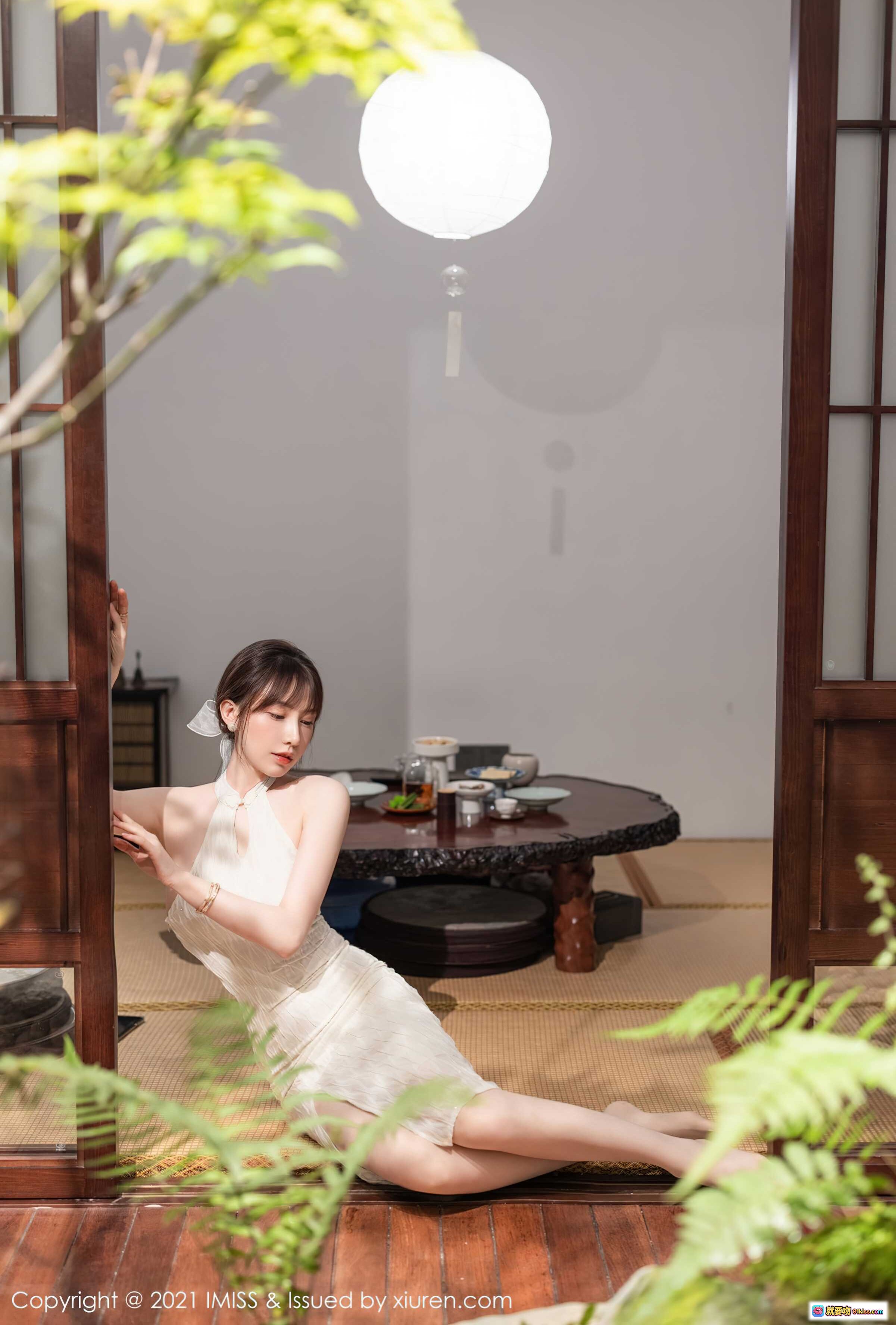 图片[8] - Lynn刘奕宁2021新照 白色旗袍裙高开叉 日式庭院写真 清新优雅 美腿裸足 东方美人风范 - 就要吻