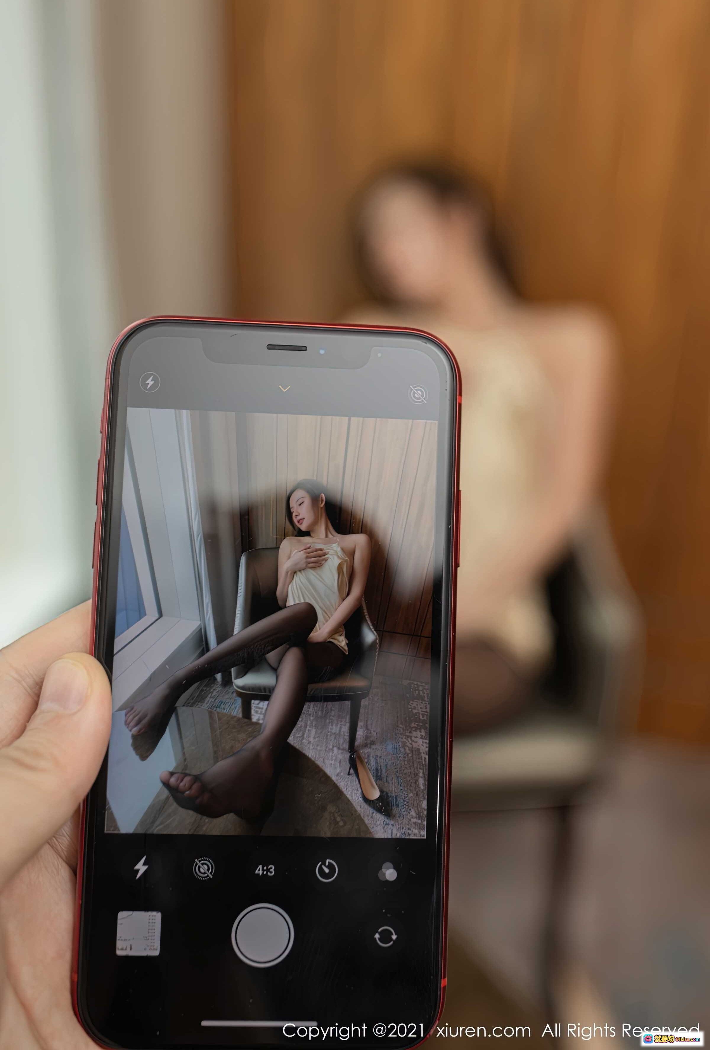 图片[7] - 阿朱性感写真：金色吊带+黑丝美腿，室内私房诱惑，秀人网2021精选高清图集 - 就要吻