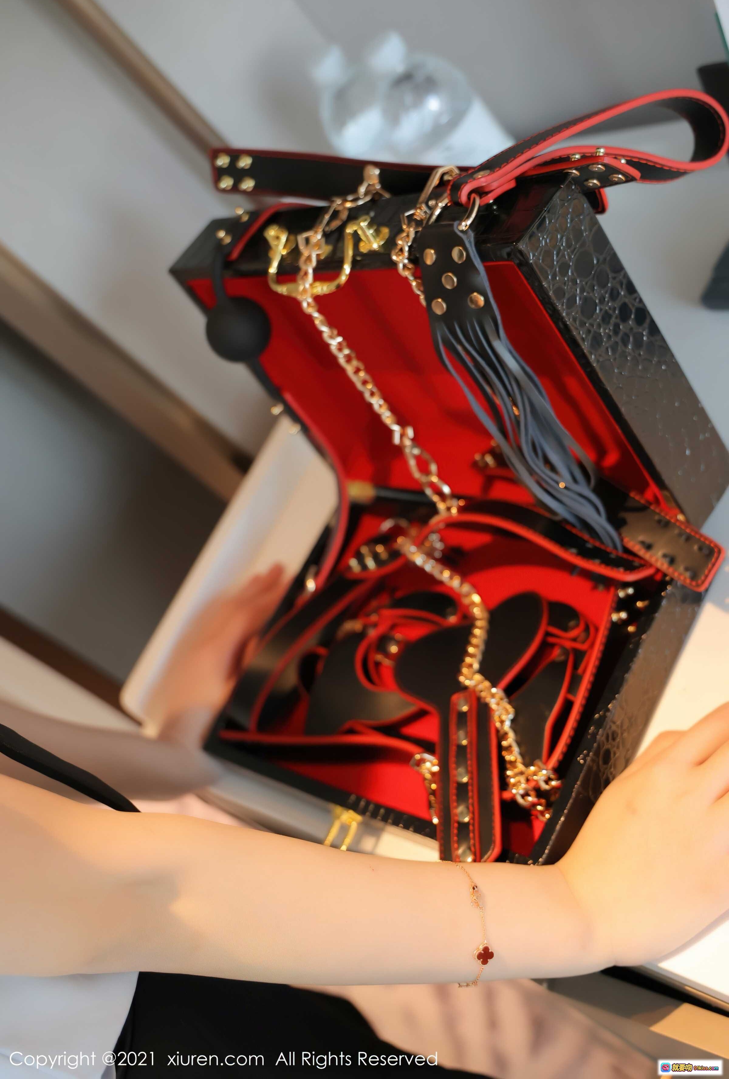 图片[8] - Summer宝宝黑裙白袜学院风写真 | XiuRen秀人网2021.09.09 No.3918高清美图 - 就要吻