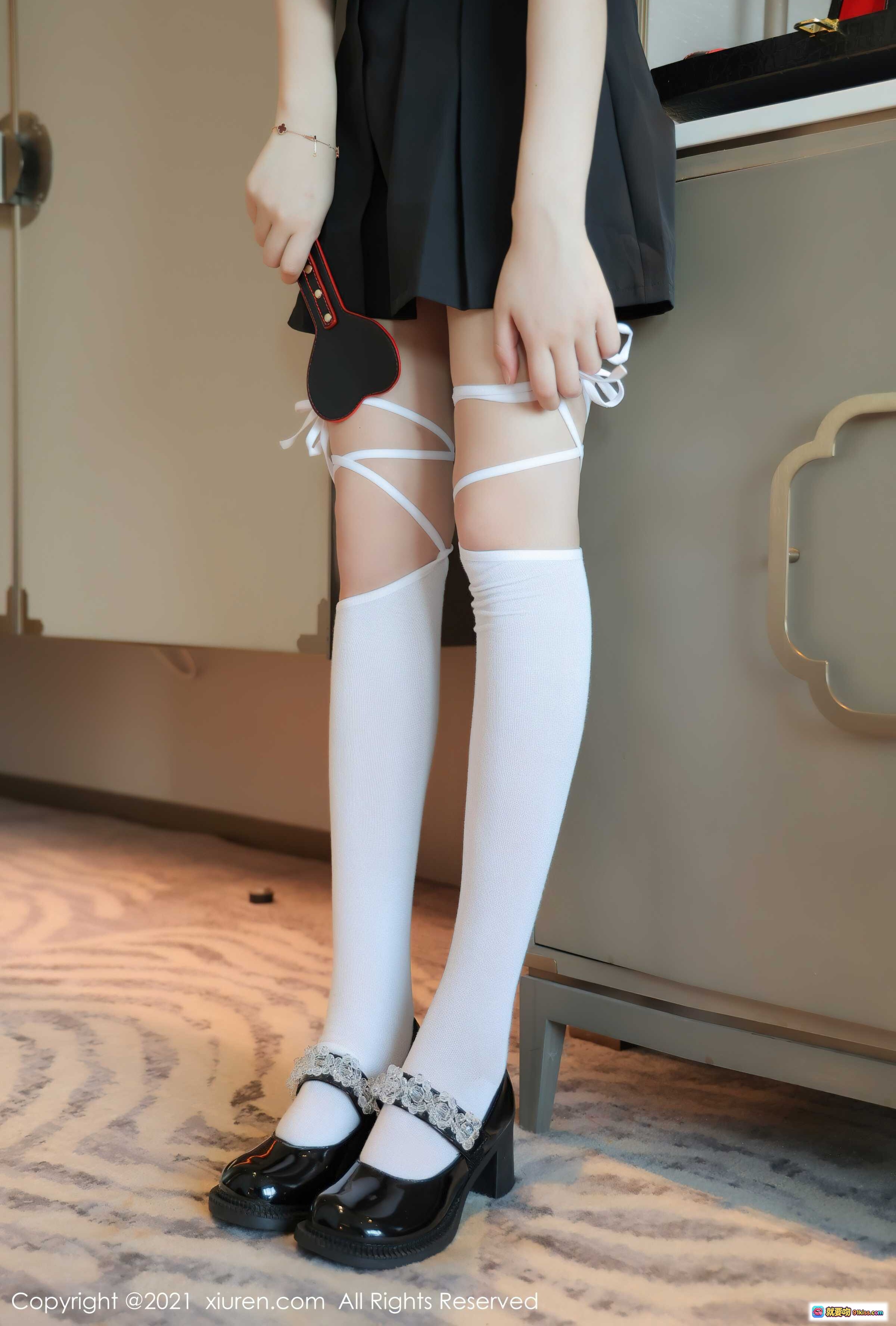 图片[9] - Summer宝宝黑裙白袜学院风写真 | XiuRen秀人网2021.09.09 No.3918高清美图 - 就要吻