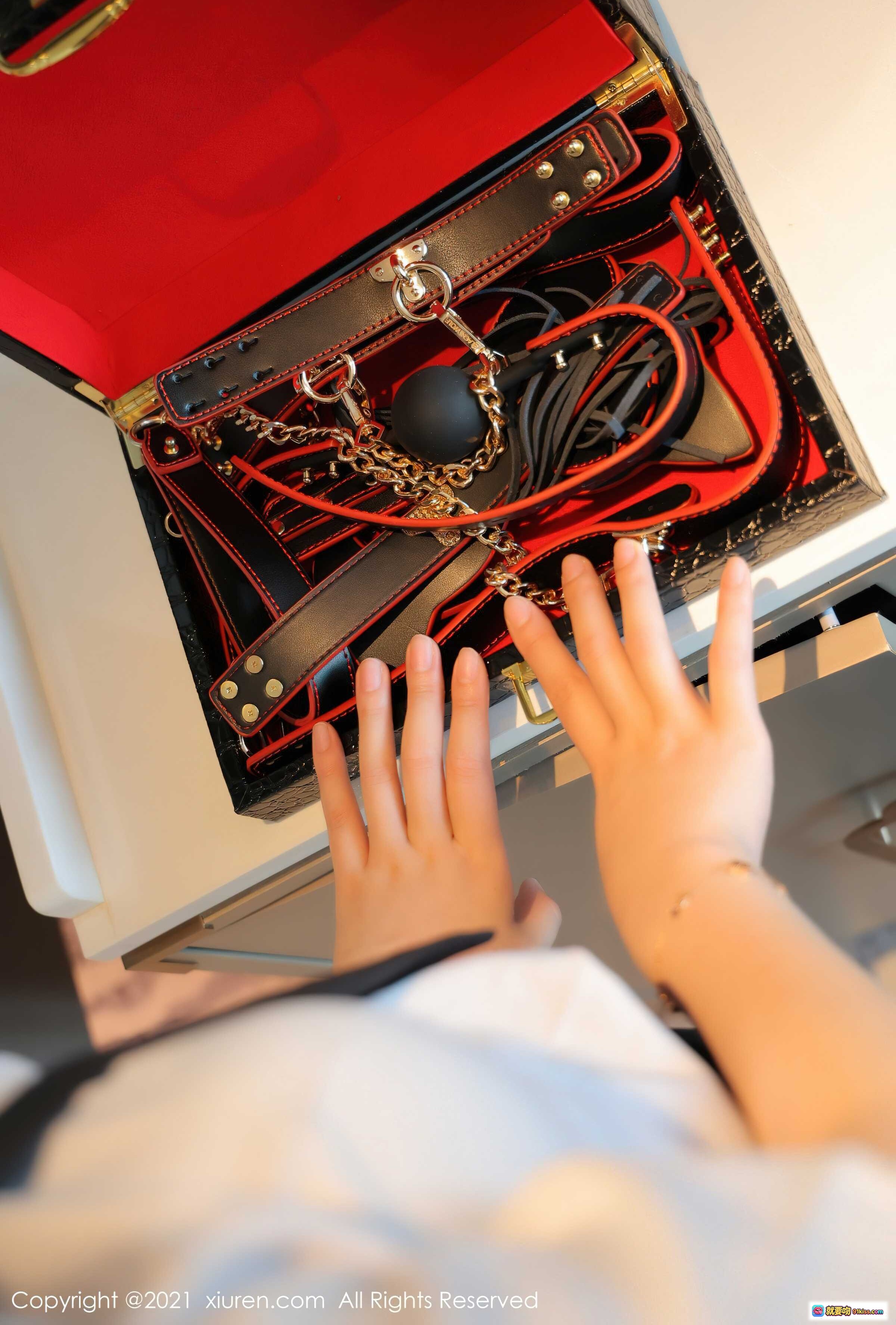 图片[5] - Summer宝宝黑裙白袜学院风写真 | XiuRen秀人网2021.09.09 No.3918高清美图 - 就要吻