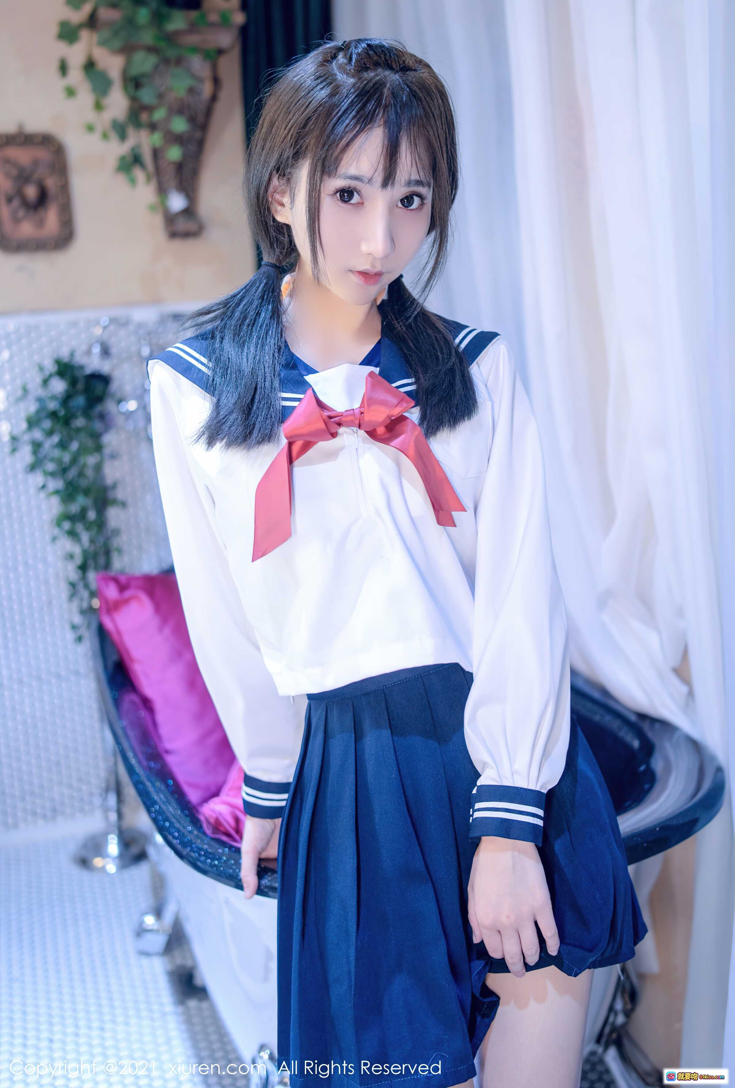 图片[2] - 小果冻儿水手服写真 | 清纯少女双马尾 | 白色衬衫红领结 | 深蓝百褶裙 | 室内柔光拍摄 | XIUREN秀人网2021.10.25 No.4108 - 就要吻