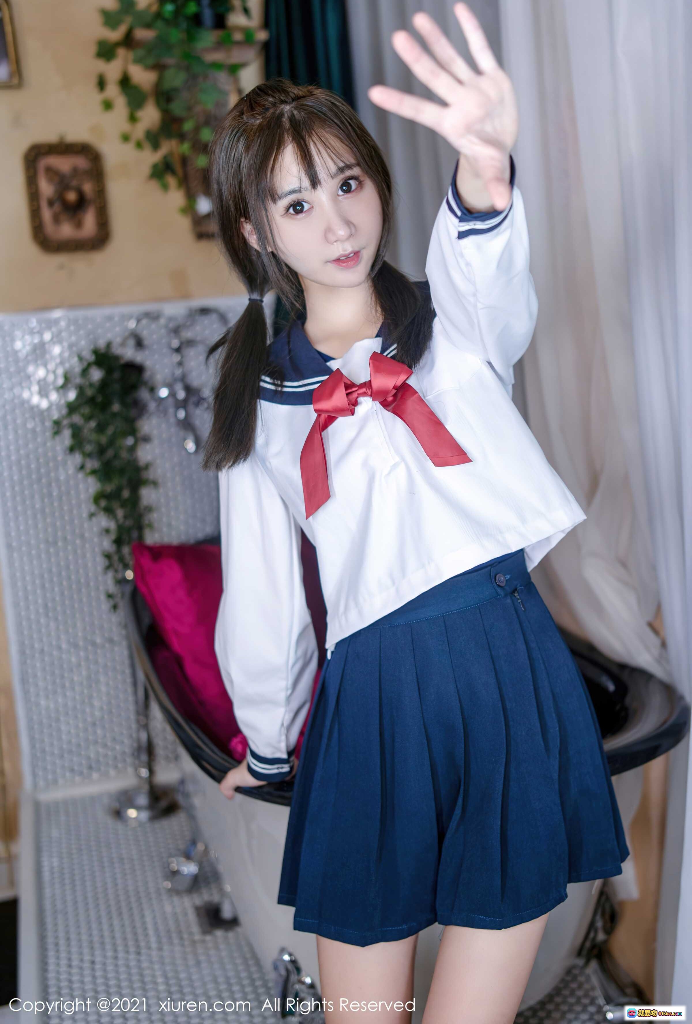图片[5] - 小果冻儿水手服写真 | 清纯少女双马尾 | 白色衬衫红领结 | 深蓝百褶裙 | 室内柔光拍摄 | XIUREN秀人网2021.10.25 No.4108 - 就要吻