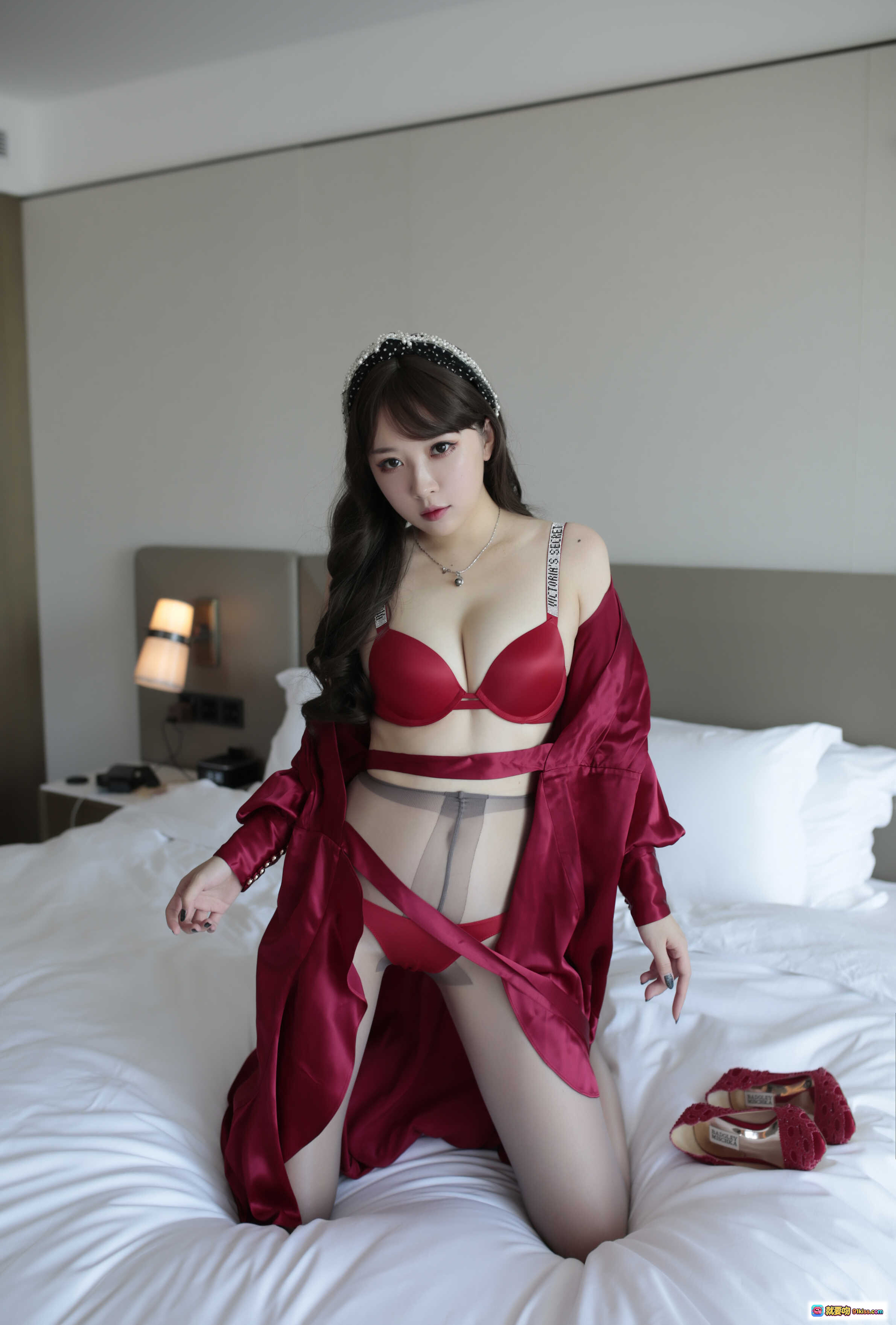 图片[10] - 小女巫露娜NO.033锡兰红茶写真-红色内衣丝袜床照-精致头饰性感私房摄影集 - 就要吻