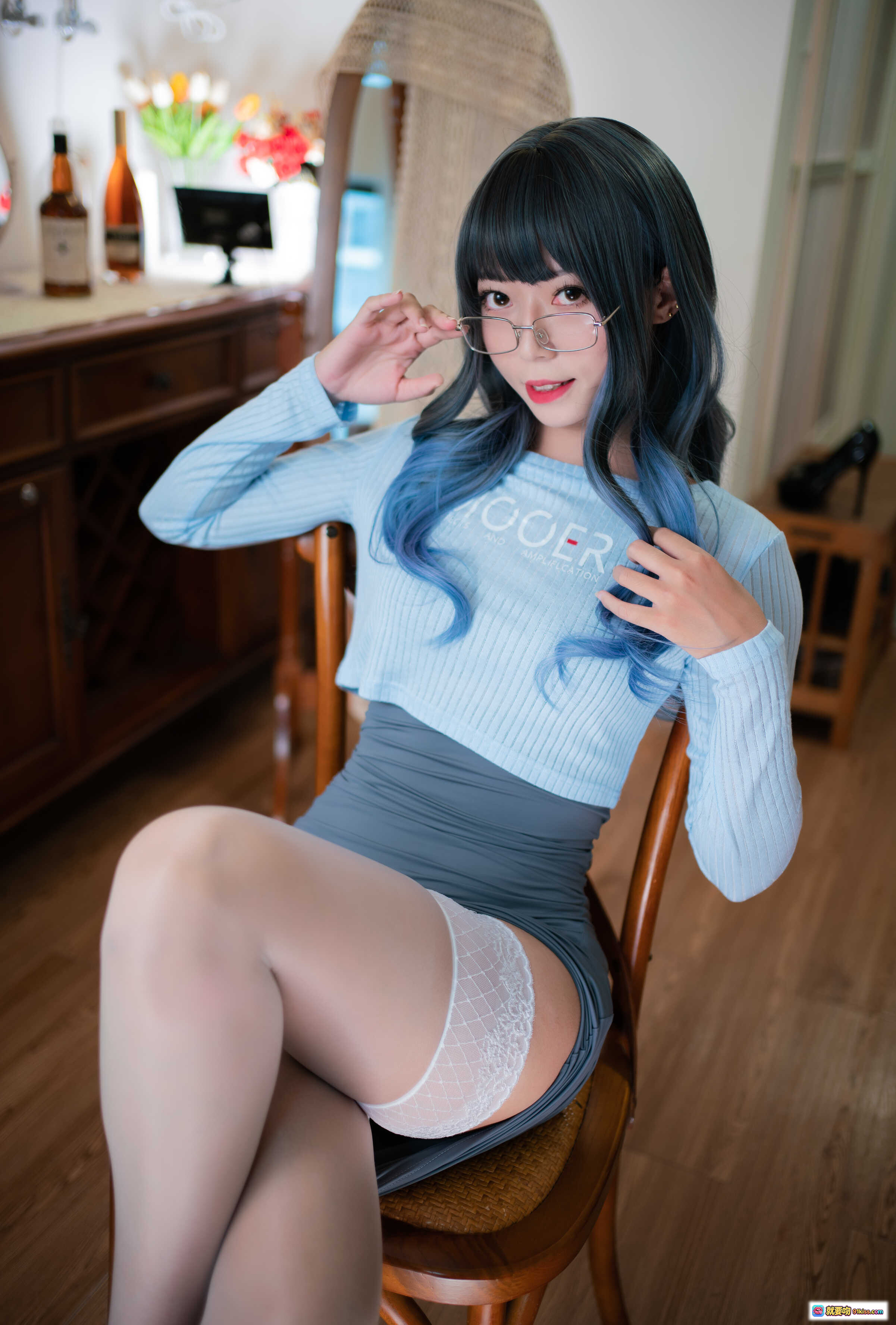 图片[10] - Money冷冷 NO.012 吉他少女写真 | 蓝发眼镜美腿丝袜高跟鞋居家沙发摆拍 123P高清图集 - 就要吻