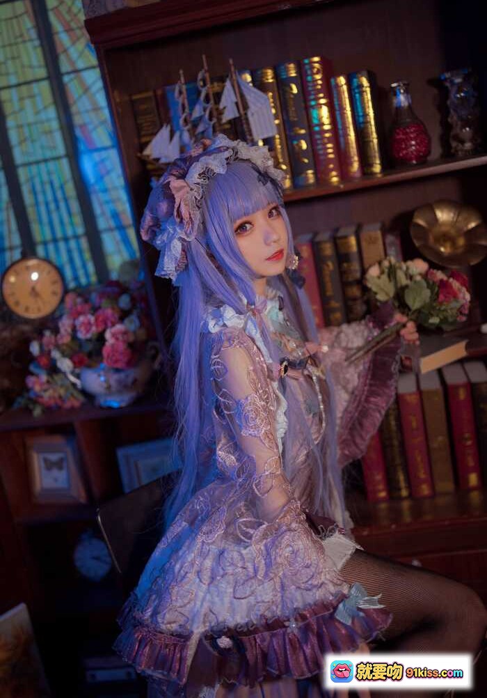 花柒Hana NO.010 帕秋莉睡衣洛丽塔cos写真 | 紫发蕾丝裙书房花束复古风少女写真 - 就要吻