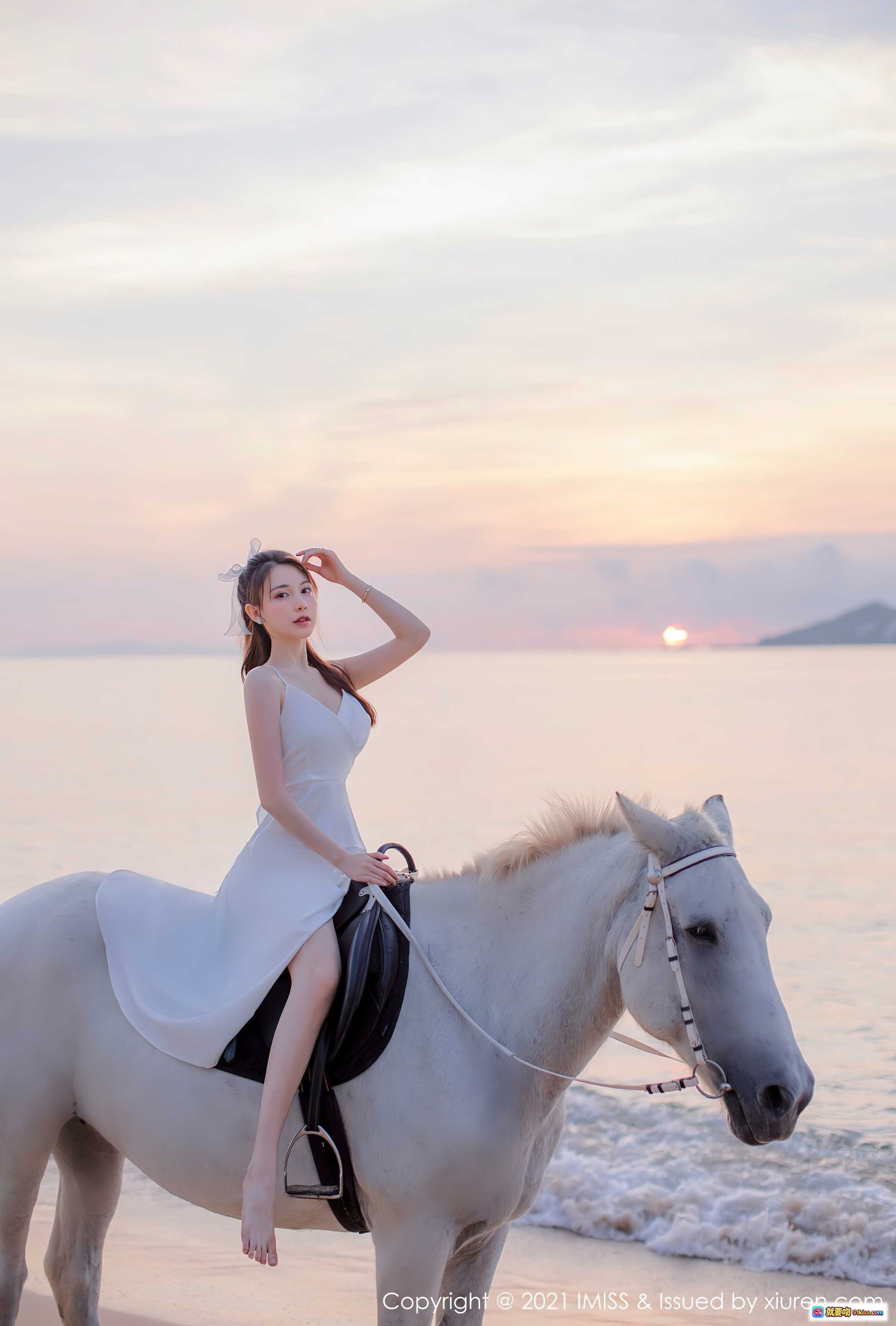 图片[4] - 夕阳海滩白马写真｜IMiss2021模特合集Vol.643｜浪漫海岛日落人像摄影 - 就要吻