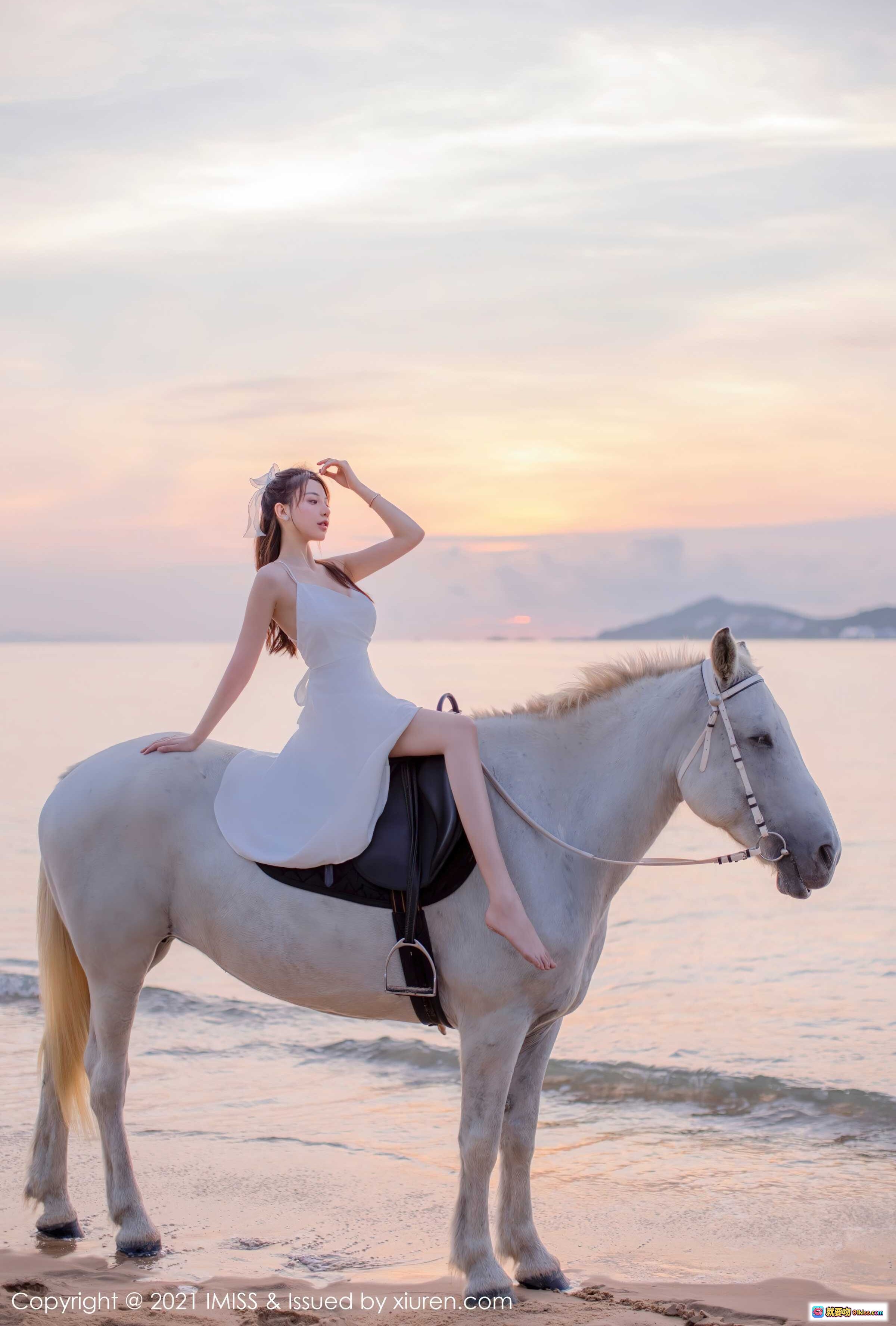 图片[5] - 夕阳海滩白马写真｜IMiss2021模特合集Vol.643｜浪漫海岛日落人像摄影 - 就要吻