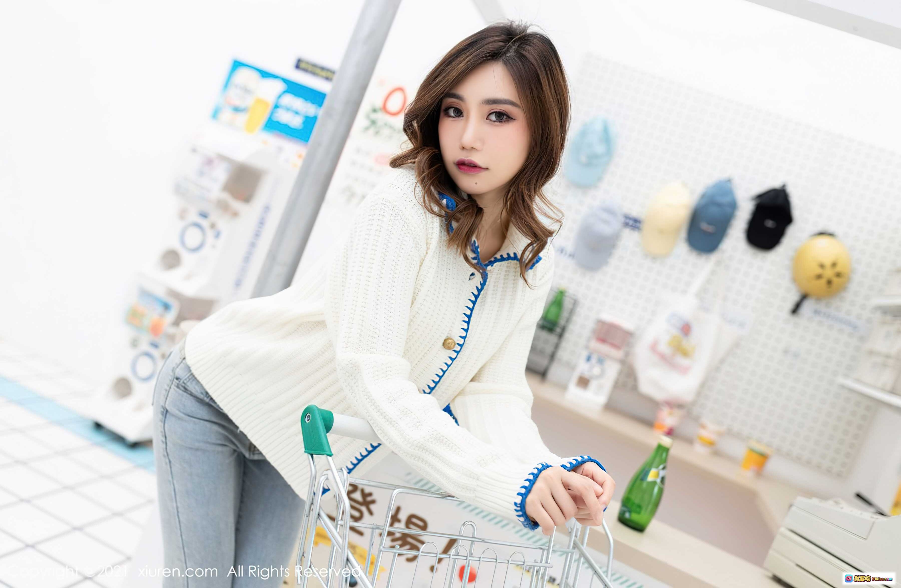 图片[3] - 绮里嘉白色毛衣牛仔裤超市购物车写真 | XIUREN秀人网2021.11.23 No.4257 高清美腿时尚穿搭 - 就要吻