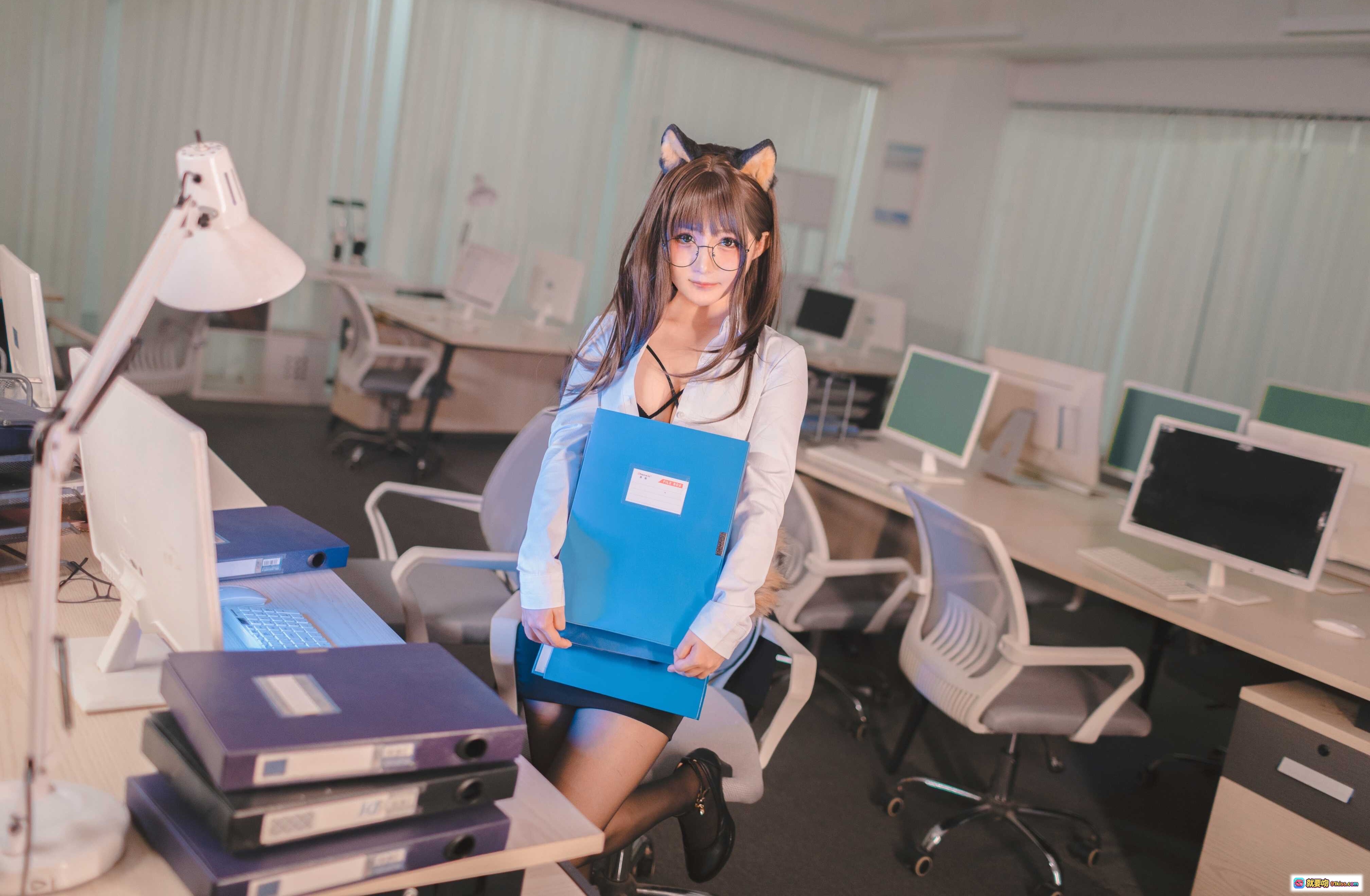 图片[7] - 桜井宁宁NO.039柴犬秘书OL写真｜猫耳眼镜白衬衫黑丝破洞袜性感cosplay少女风私房照 - 就要吻