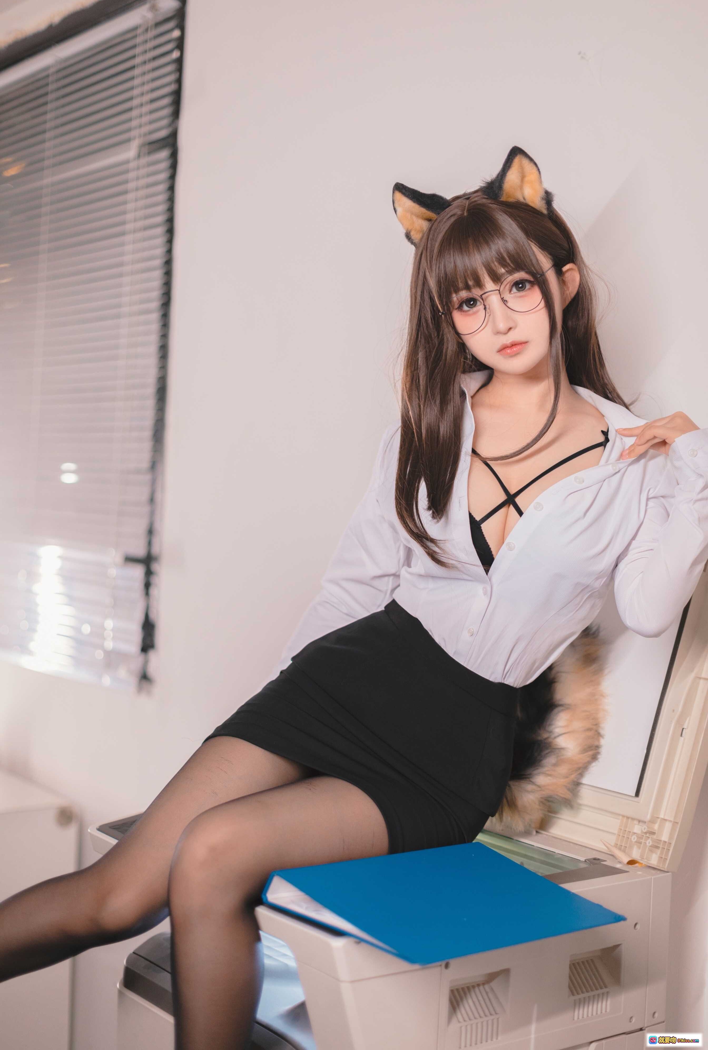 图片[3] - 桜井宁宁NO.039柴犬秘书OL写真｜猫耳眼镜白衬衫黑丝破洞袜性感cosplay少女风私房照 - 就要吻